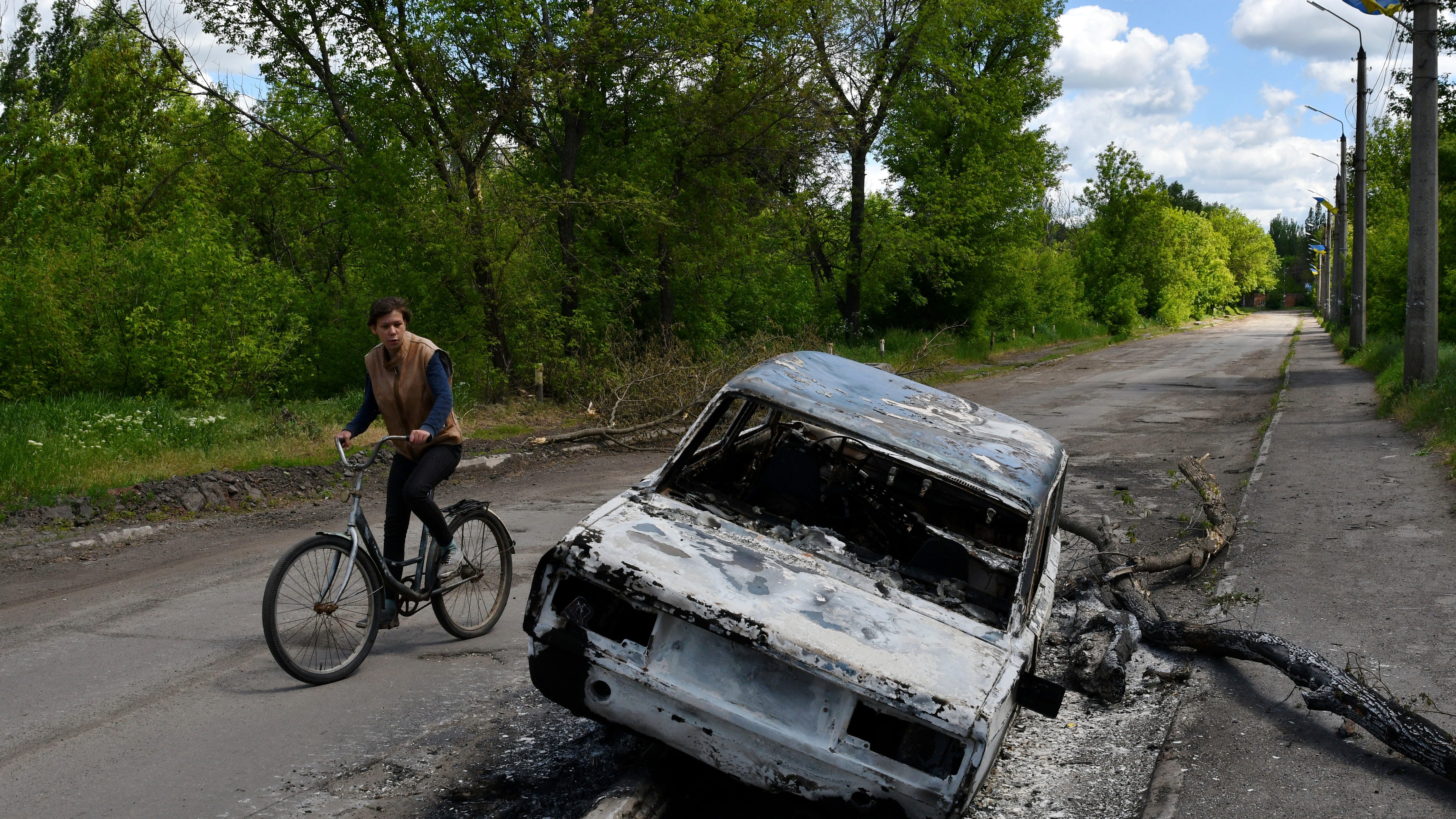 Russia runs into more obstacles in Ukraine, on global front