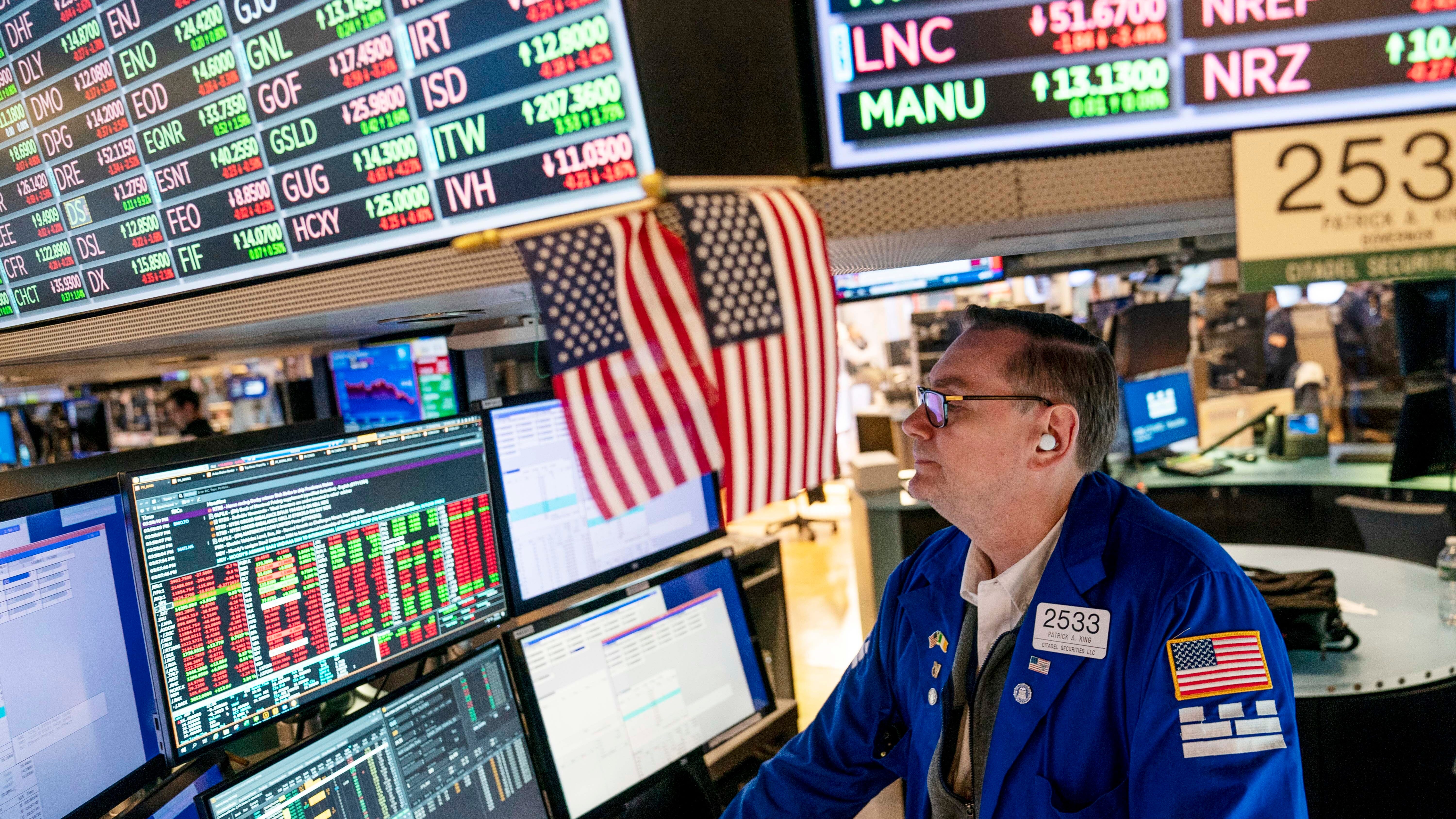 Stocks fall sharply as Target's woes renew inflation fears