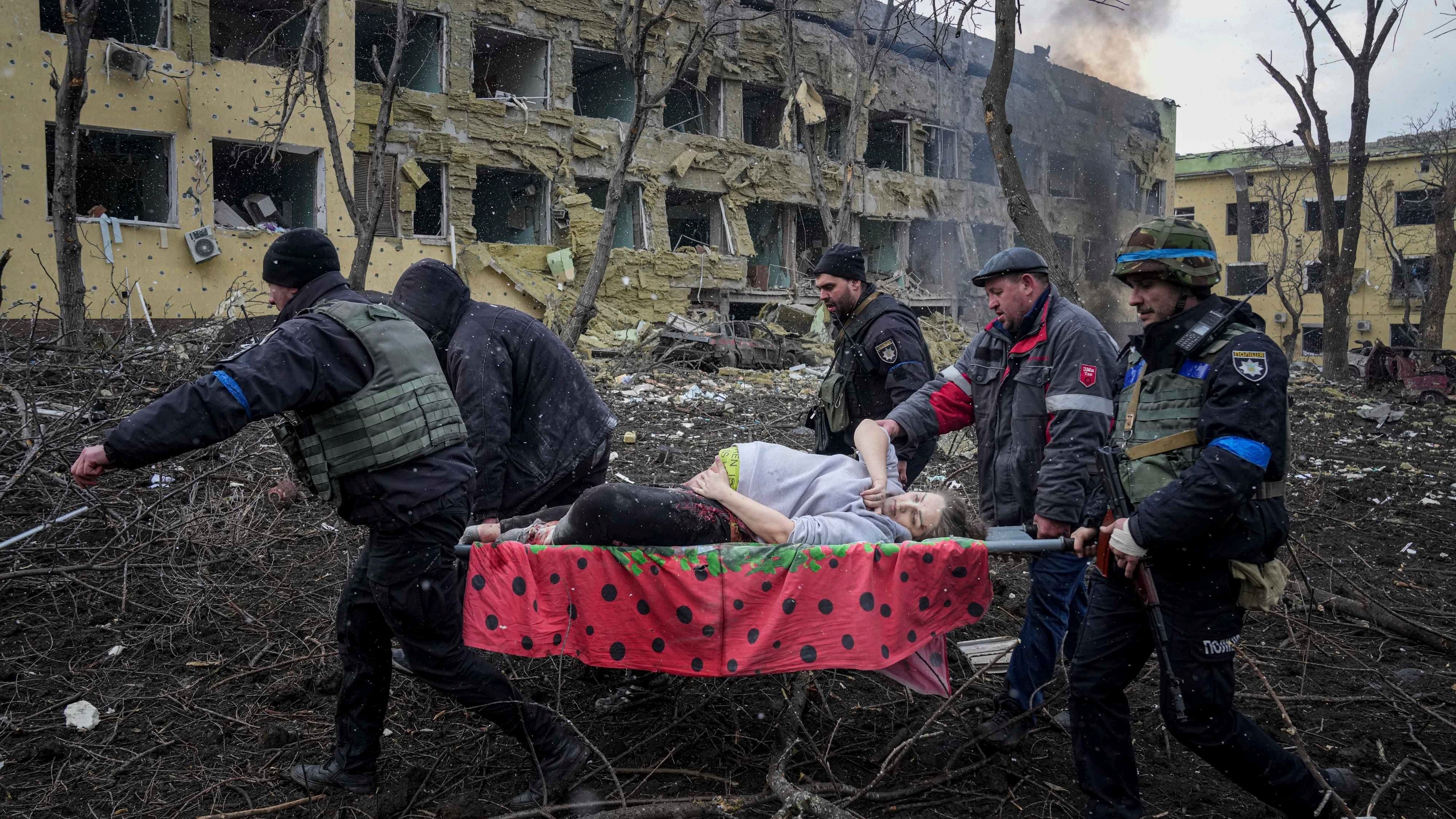 Pregnant woman, baby die after Russia bombed maternity ward