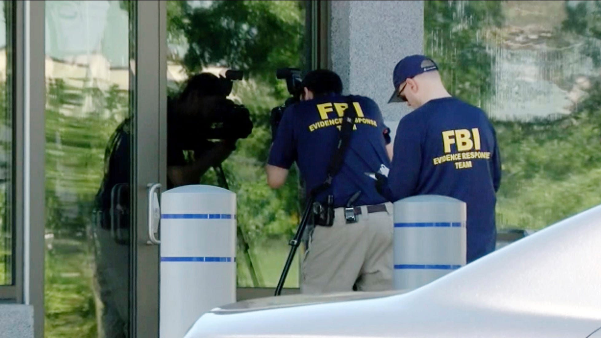 Man who tried to breach FBI office killed after standoff