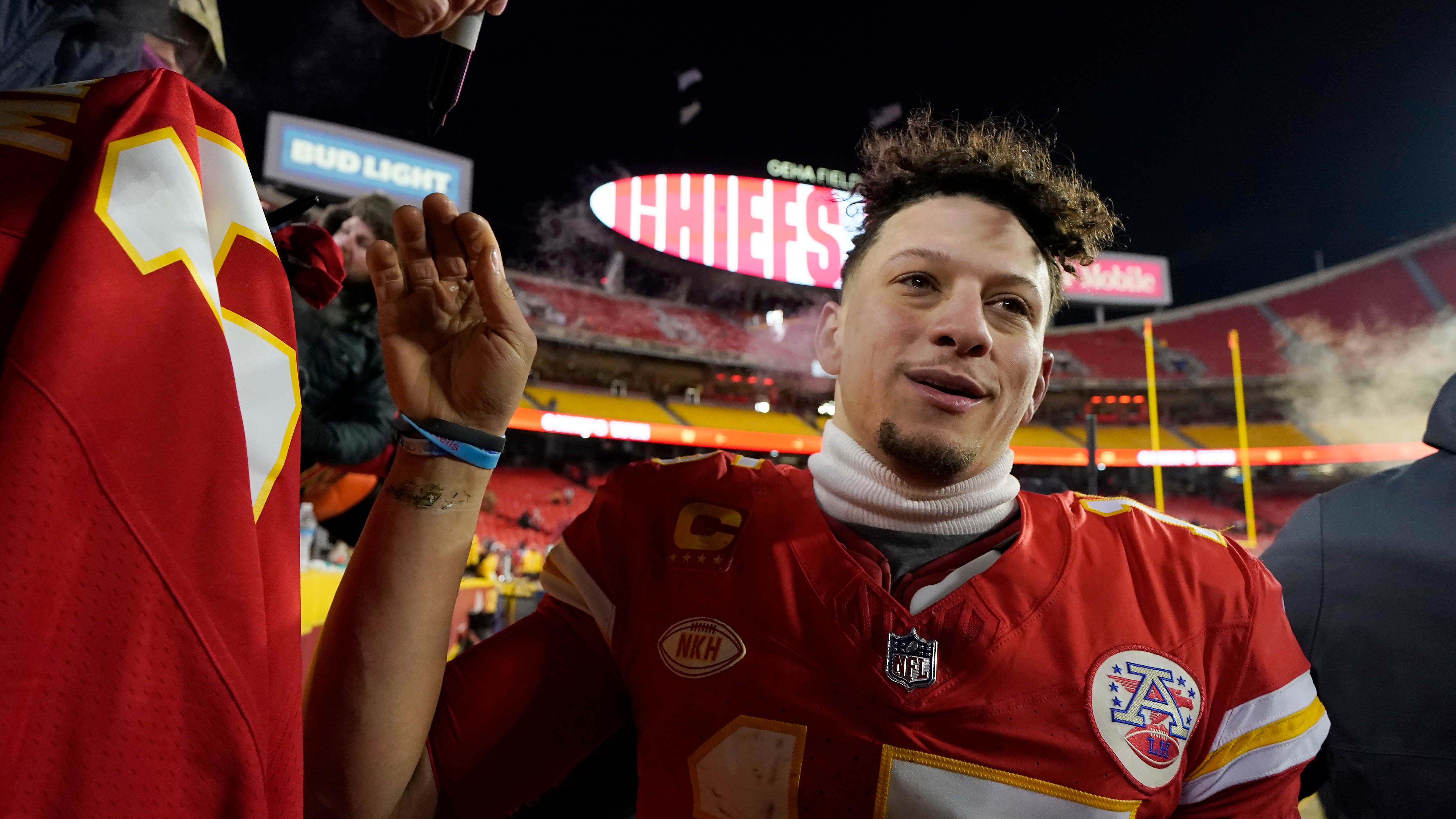 Chiefs' Patrick Mahomes hitting the road for first time in the playoffs to play Buffalo
