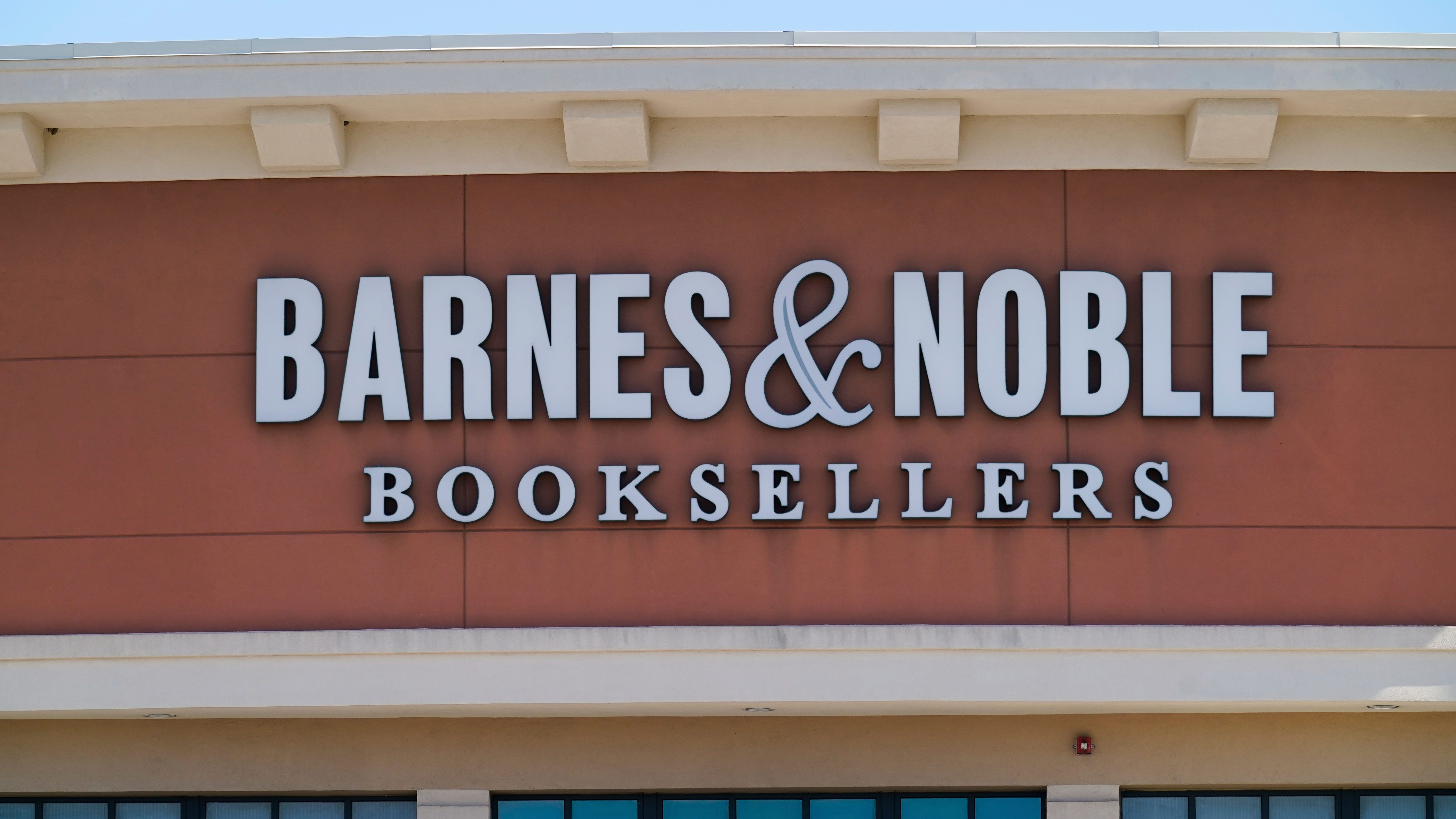 Workers at Barnes & Noble in Manhattan's Union Square vote to unionize, continuing trend