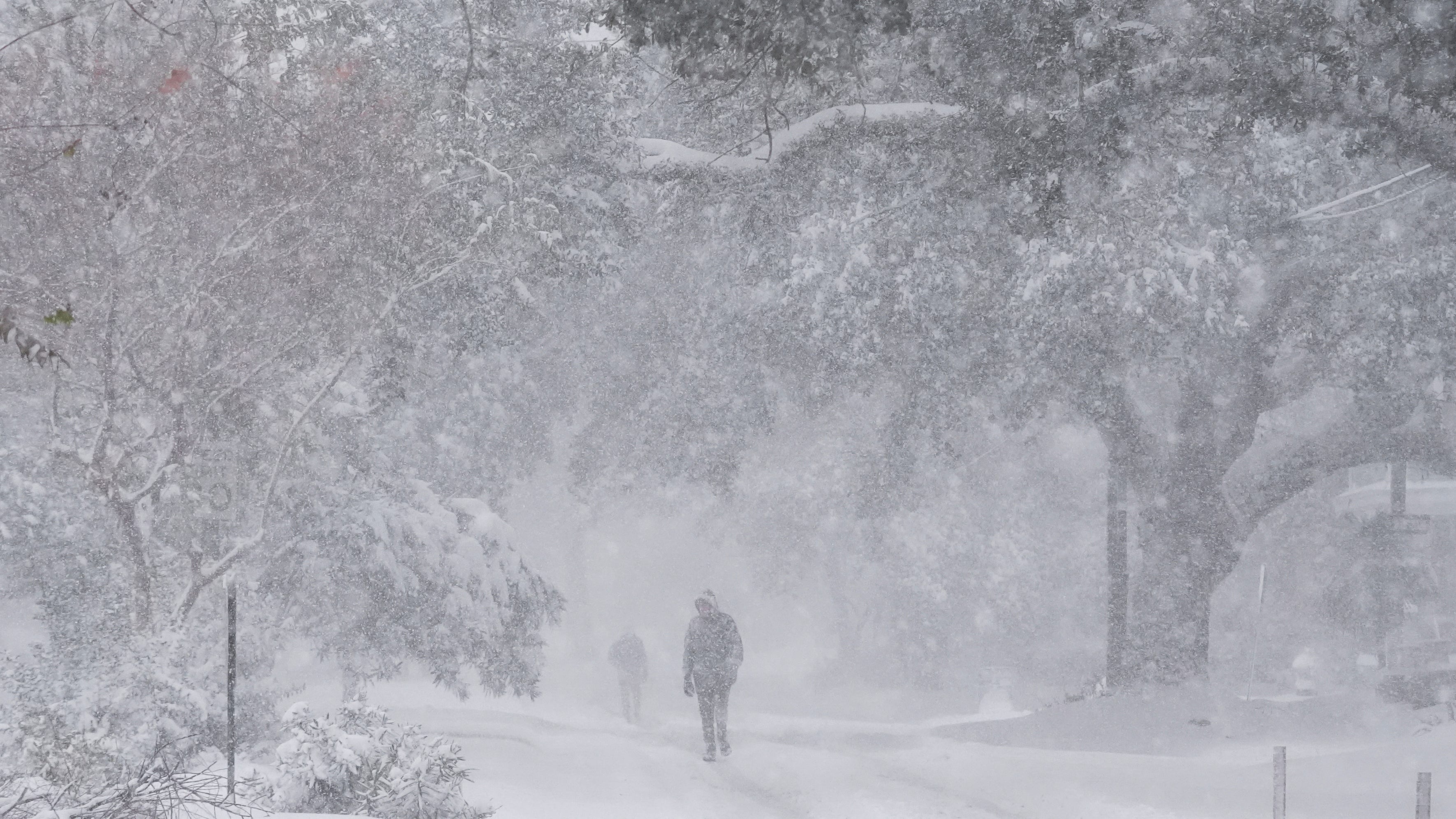 Winter storm that dropped record-breaking snow in New Orleans spreads into Florida and the Carolinas