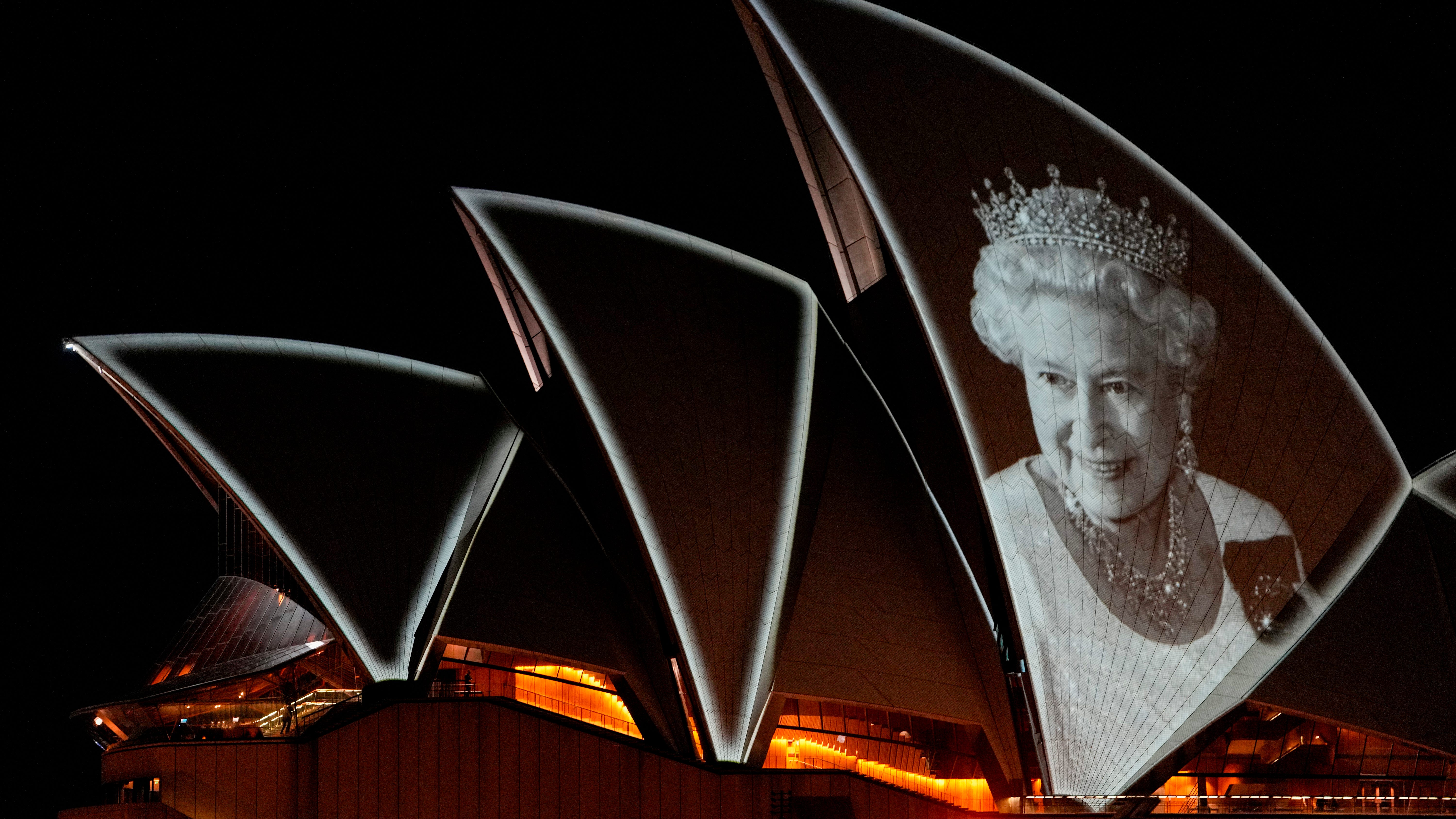 'A servant queen': World pays tribute to Queen Elizabeth II