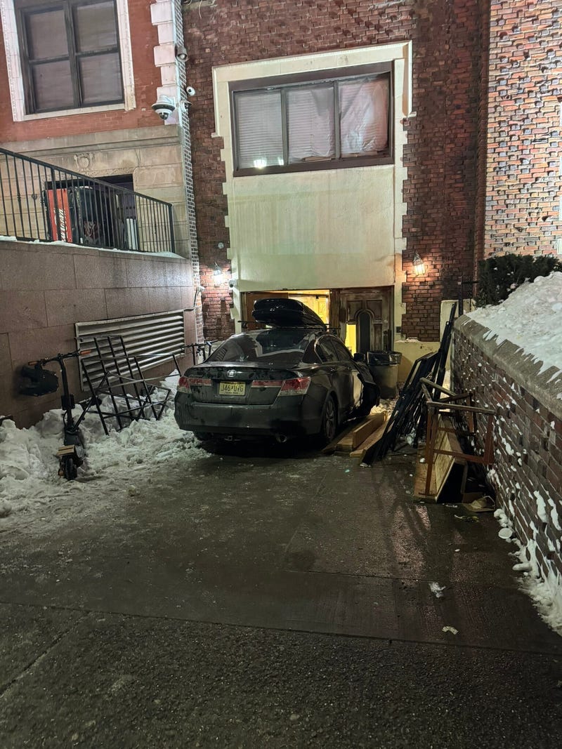 US-Chabad-Headquarters-Car-Crash