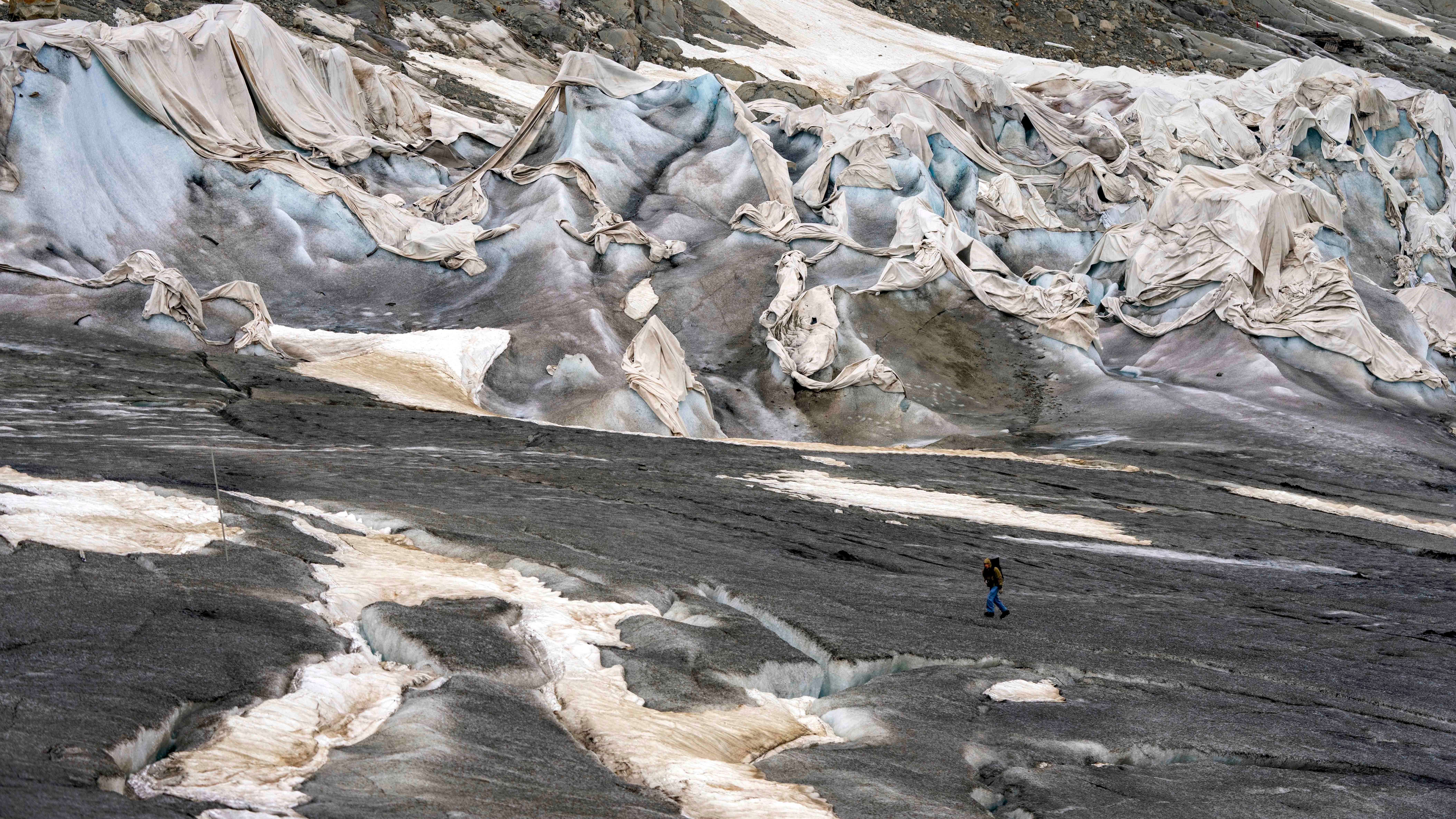 Swiss glaciers under threat again as heat wave drives zero-temperature level to record altitude