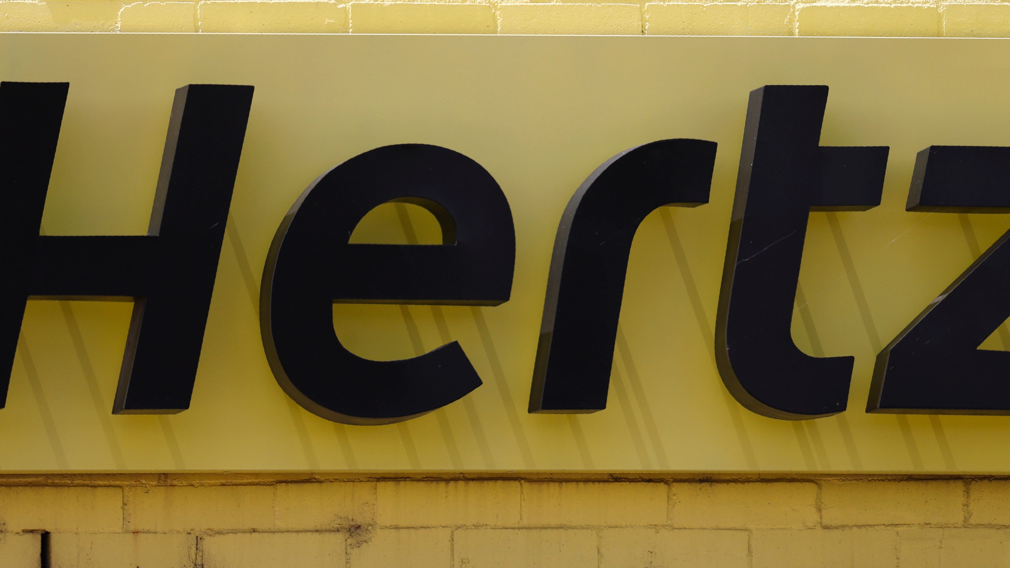 Hertz names ex-Ford Motor chief Mark Fields as interim CEO