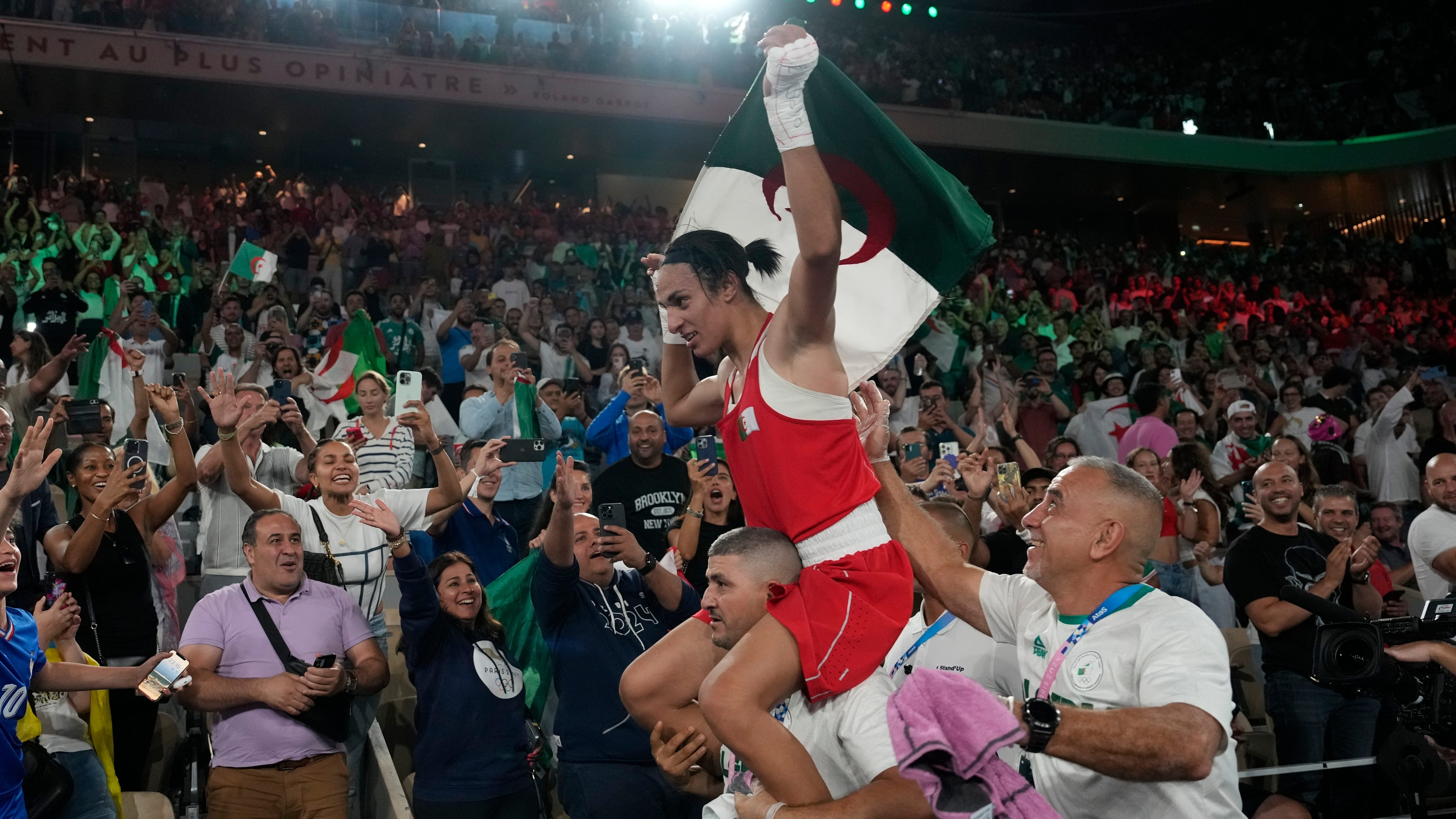 Fiscalía francesa abre investigación de acoso cibernético contra la atleta Imane Khelif