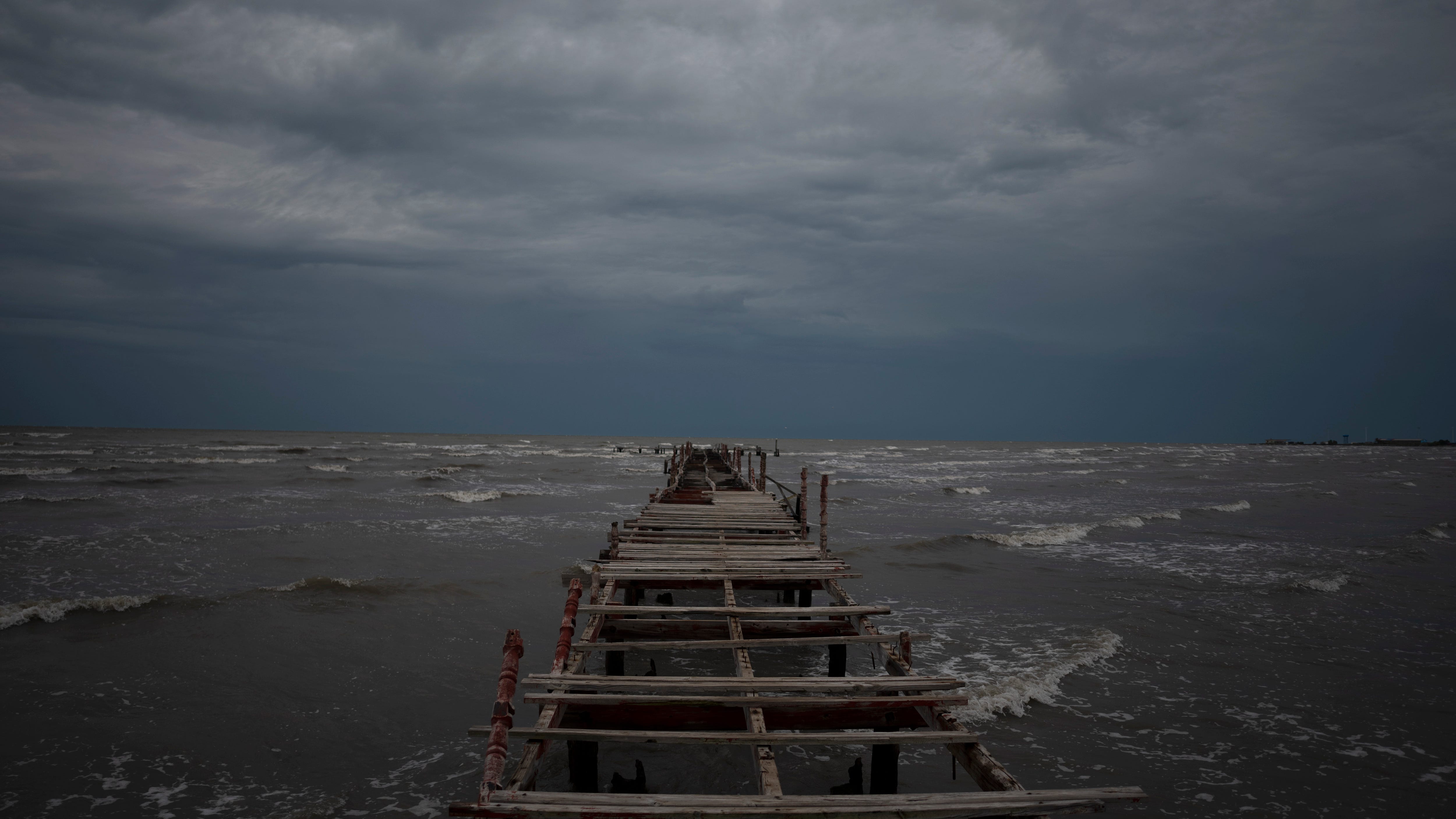 Hurricane Ian nears Cuba on path to strike Florida as Cat 4