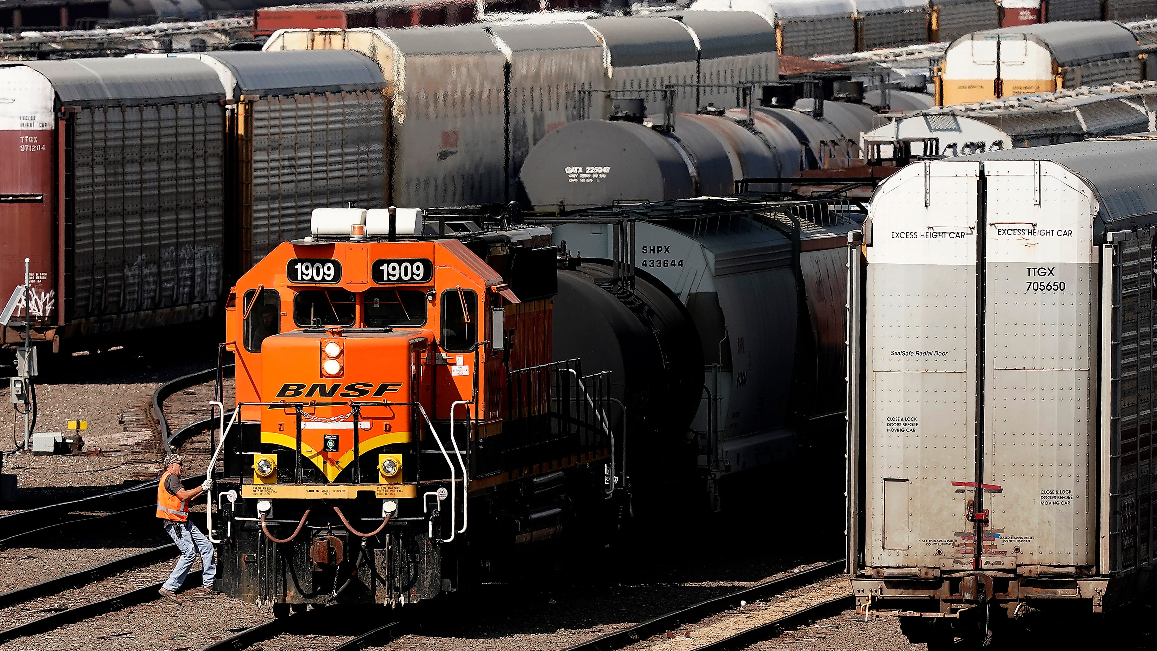 1 rail union rejects deal, 2 accept ahead of strike deadline