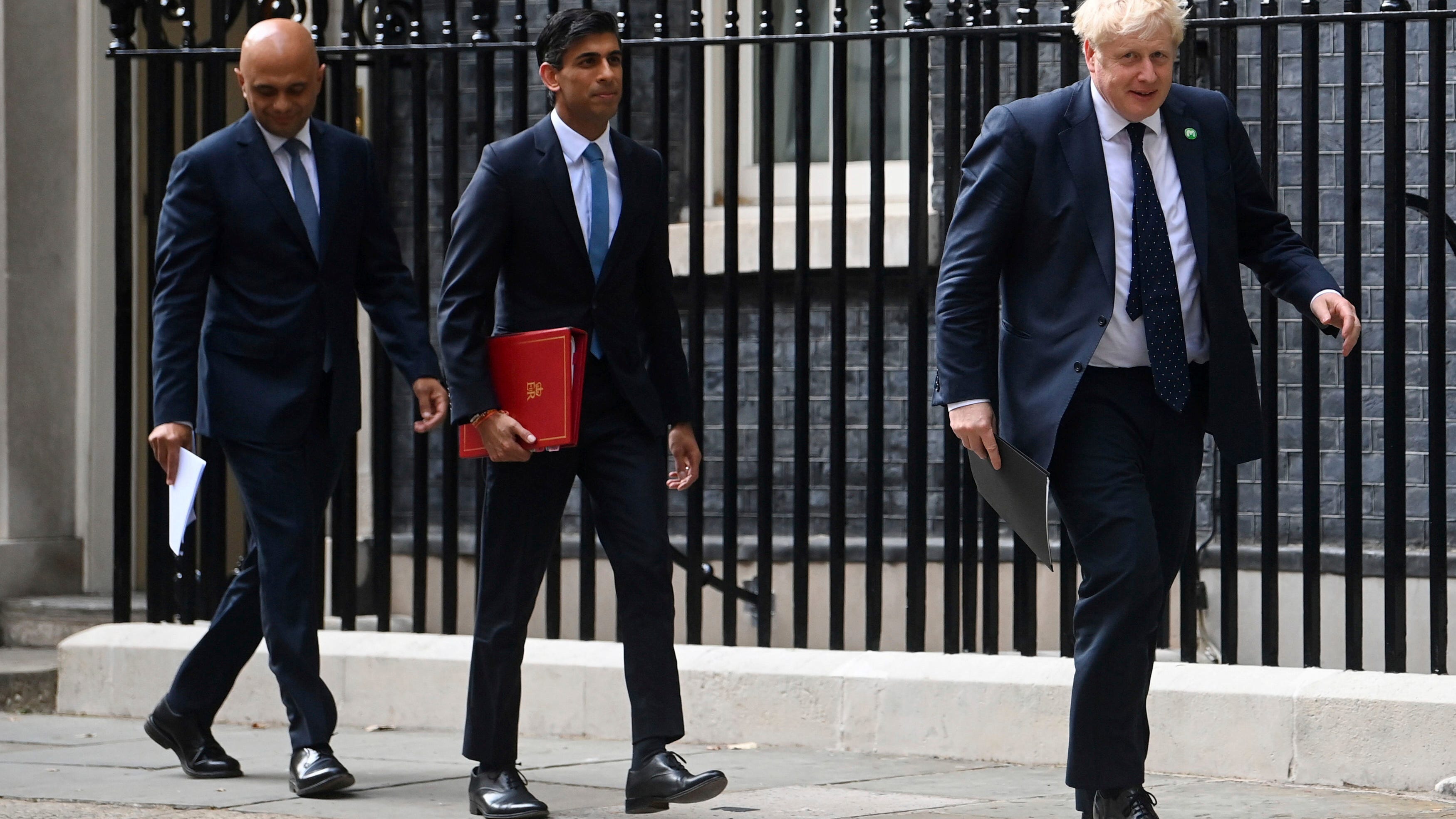 2 key UK Cabinet ministers quit Boris Johnson's government