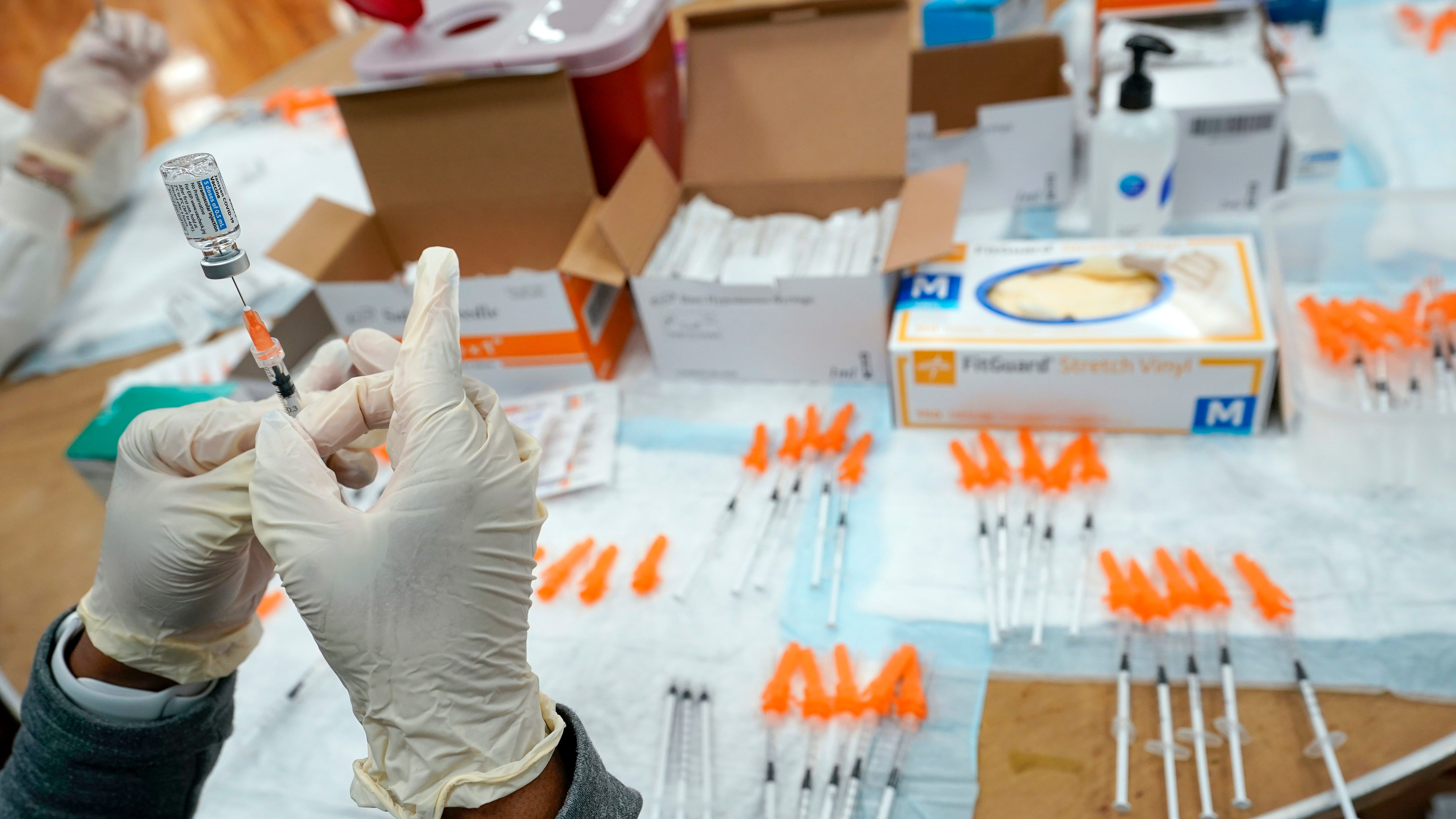 Tweaked COVID boosters in US must target newer omicron types