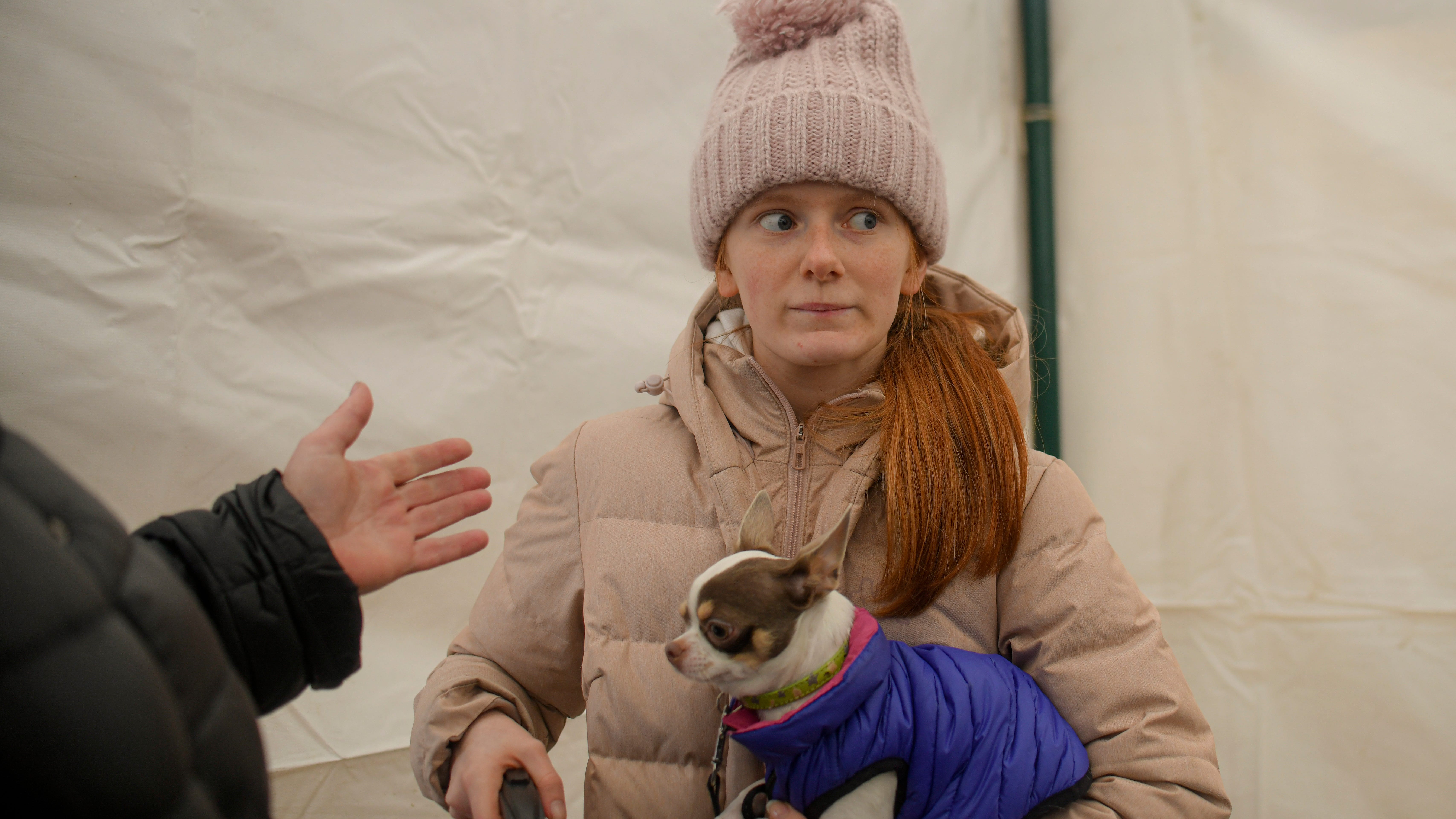Refugees fleeing Ukraine grab documents, pets, some photos