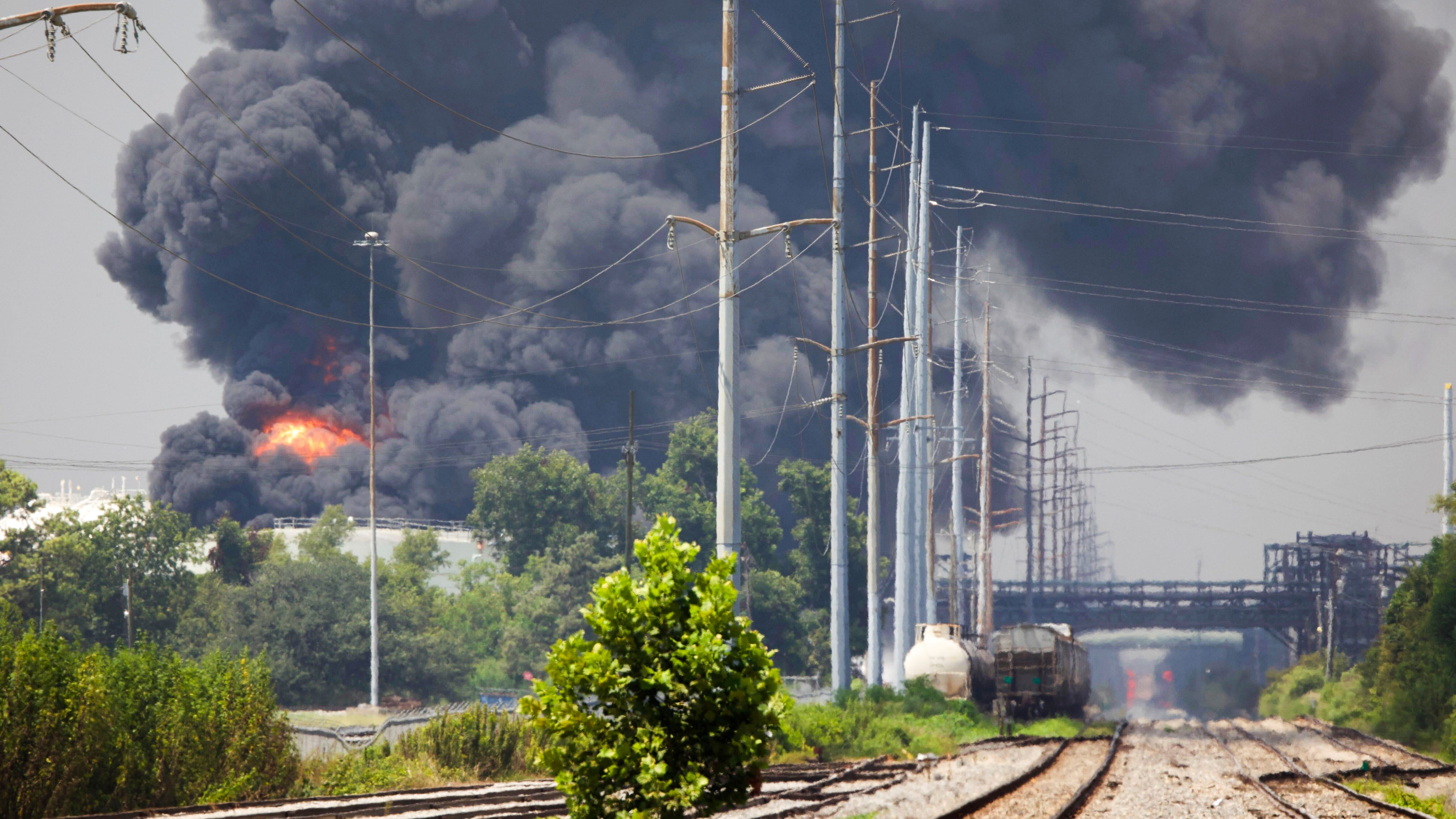 Fire at Louisiana oil refinery sends tower of black smoke into the air, but no injuries reported