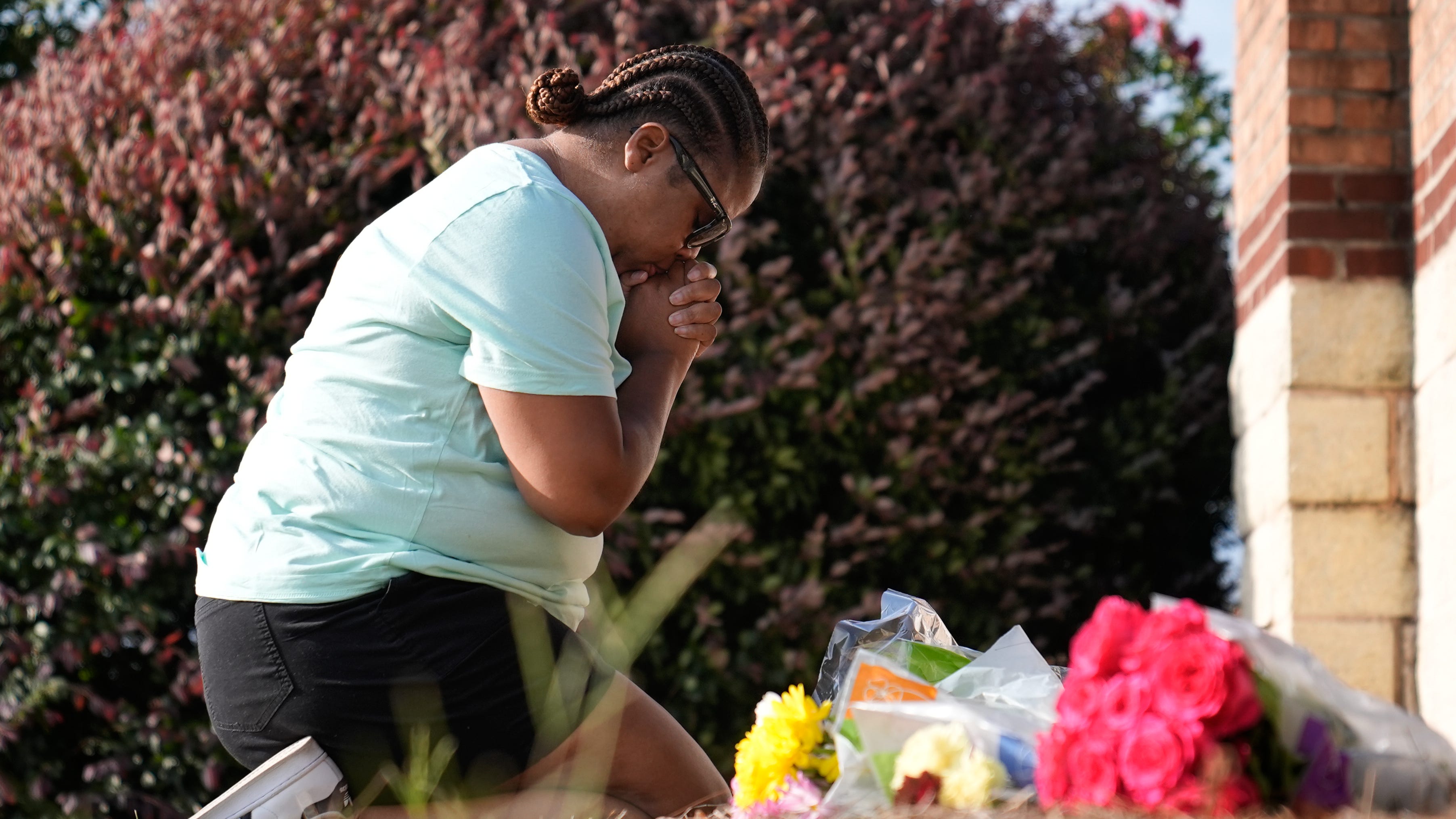 A teen charged with killing 4 people at a Georgia high school was interviewed about online threats