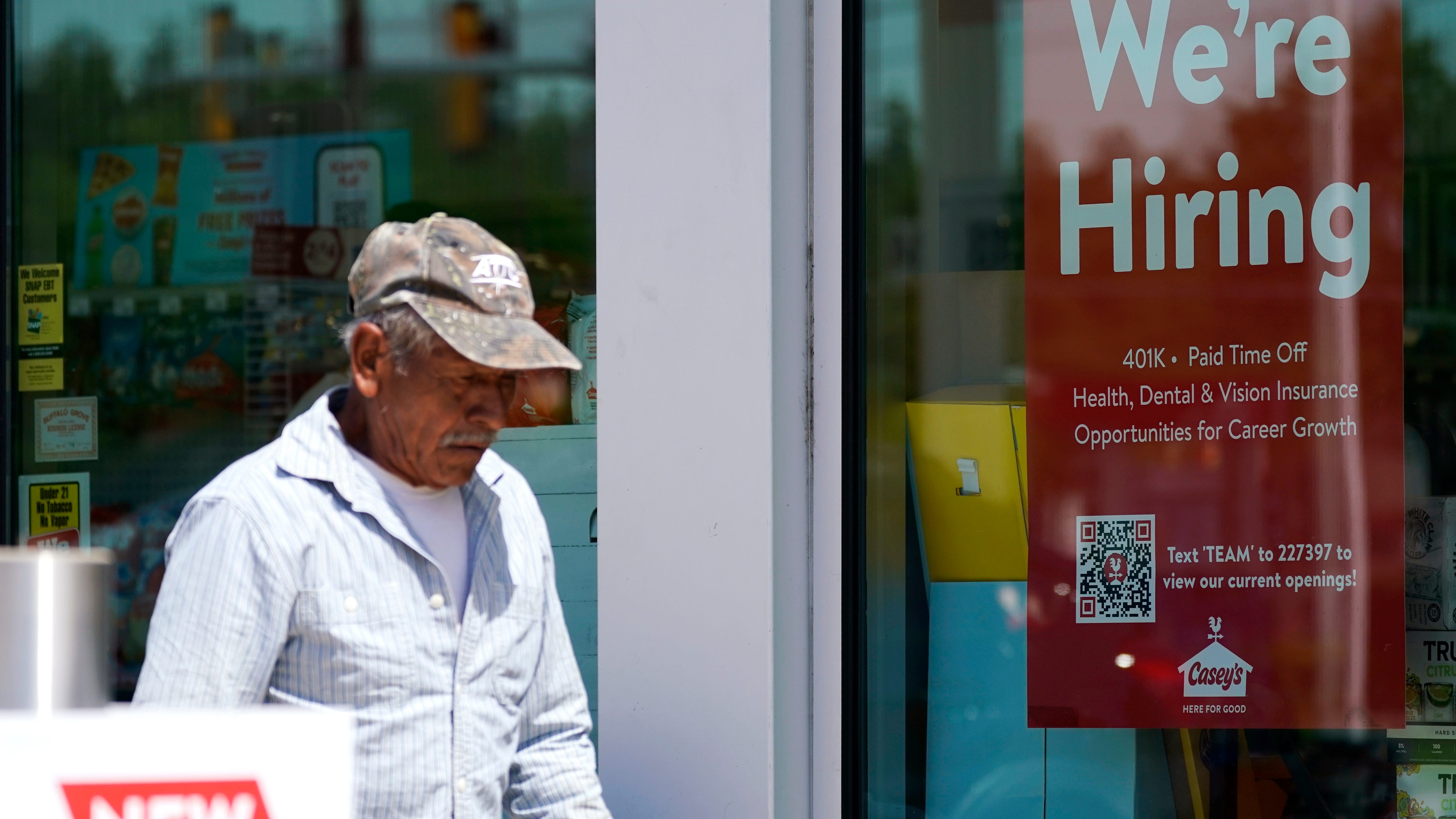 Fewer Americans apply for jobless aid last week