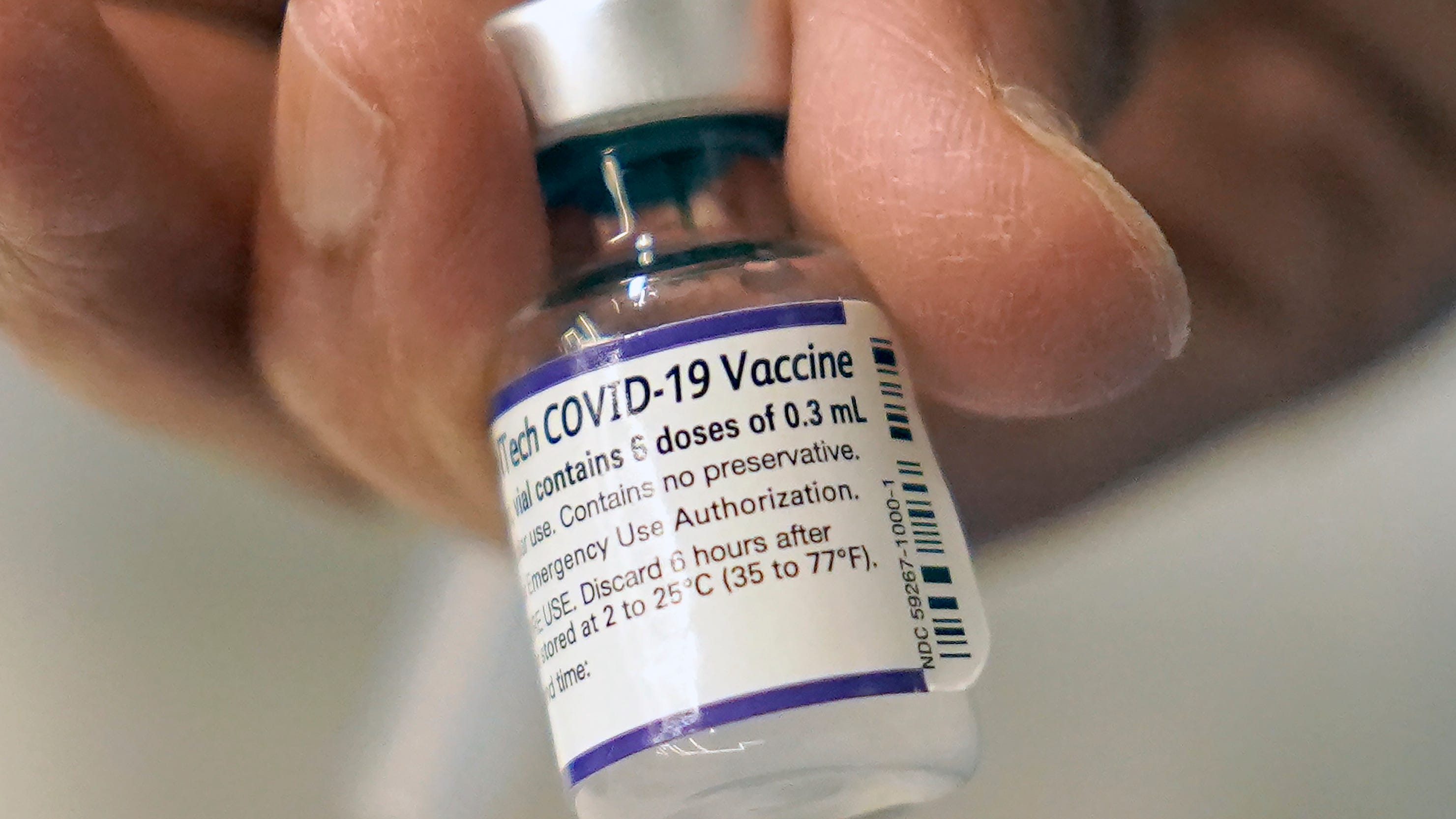 US urges COVID boosters starting at age 12 to fight omicron