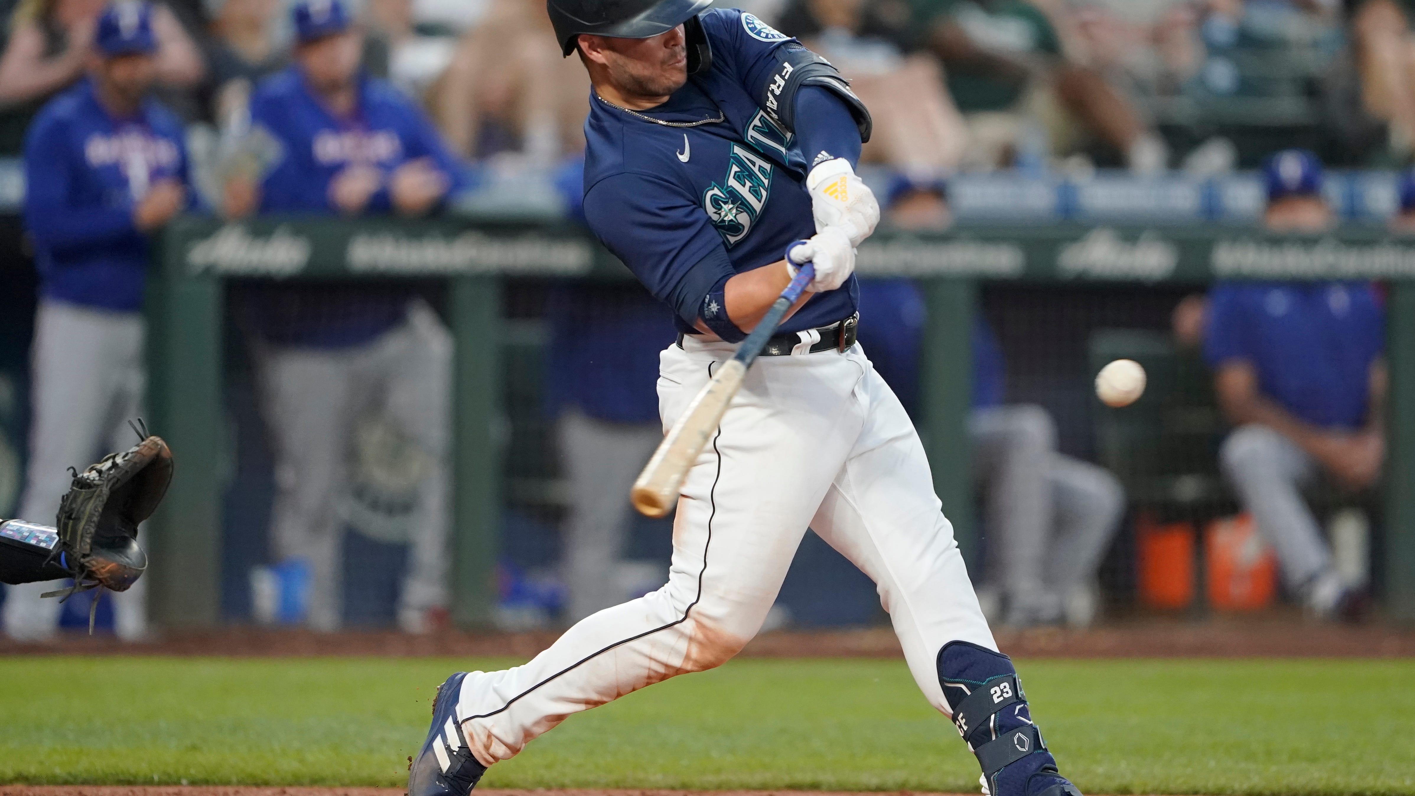 Mariners get back to winning formula, hold off Rangers 4-3
