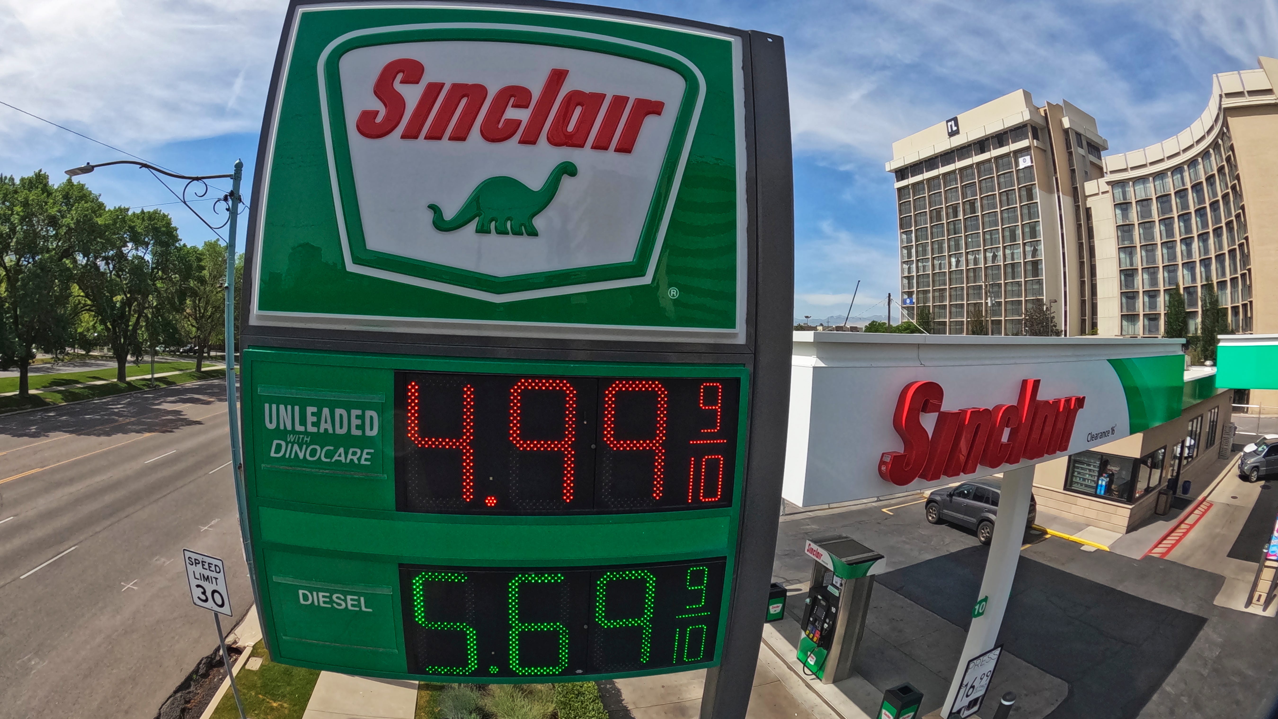 Gas prices close in on $5 a gallon in US, hit record in UK