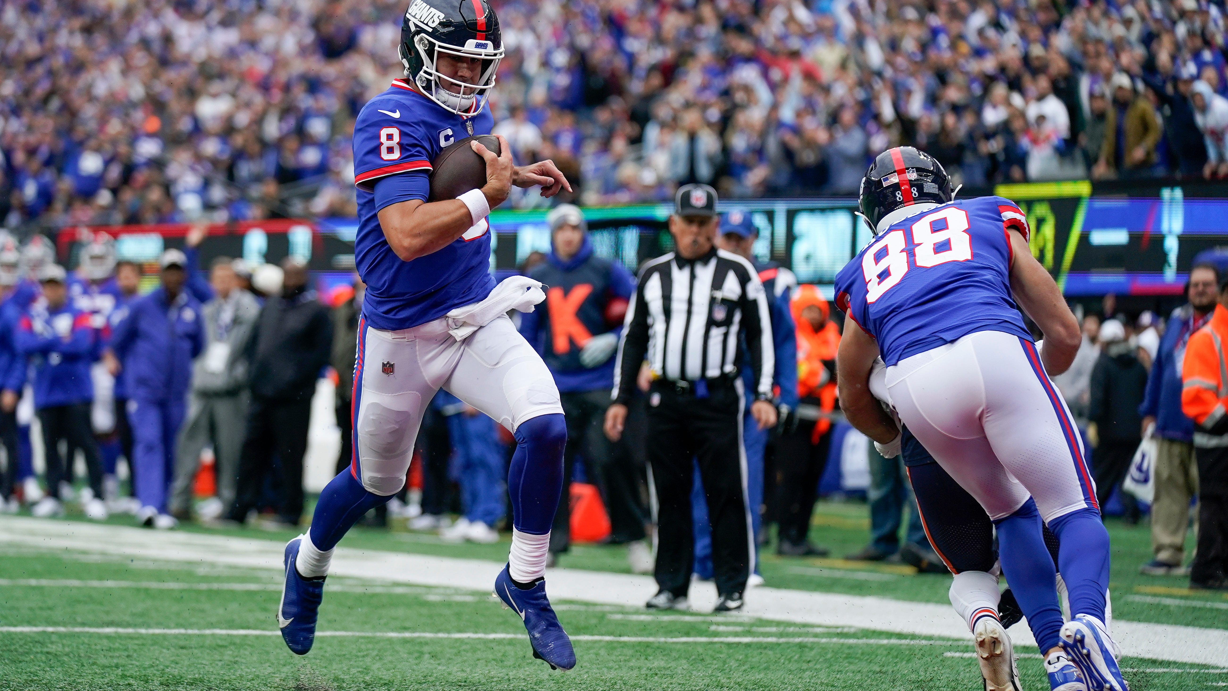 Jones injures ankle in Giants' 20-12 victory over Bears