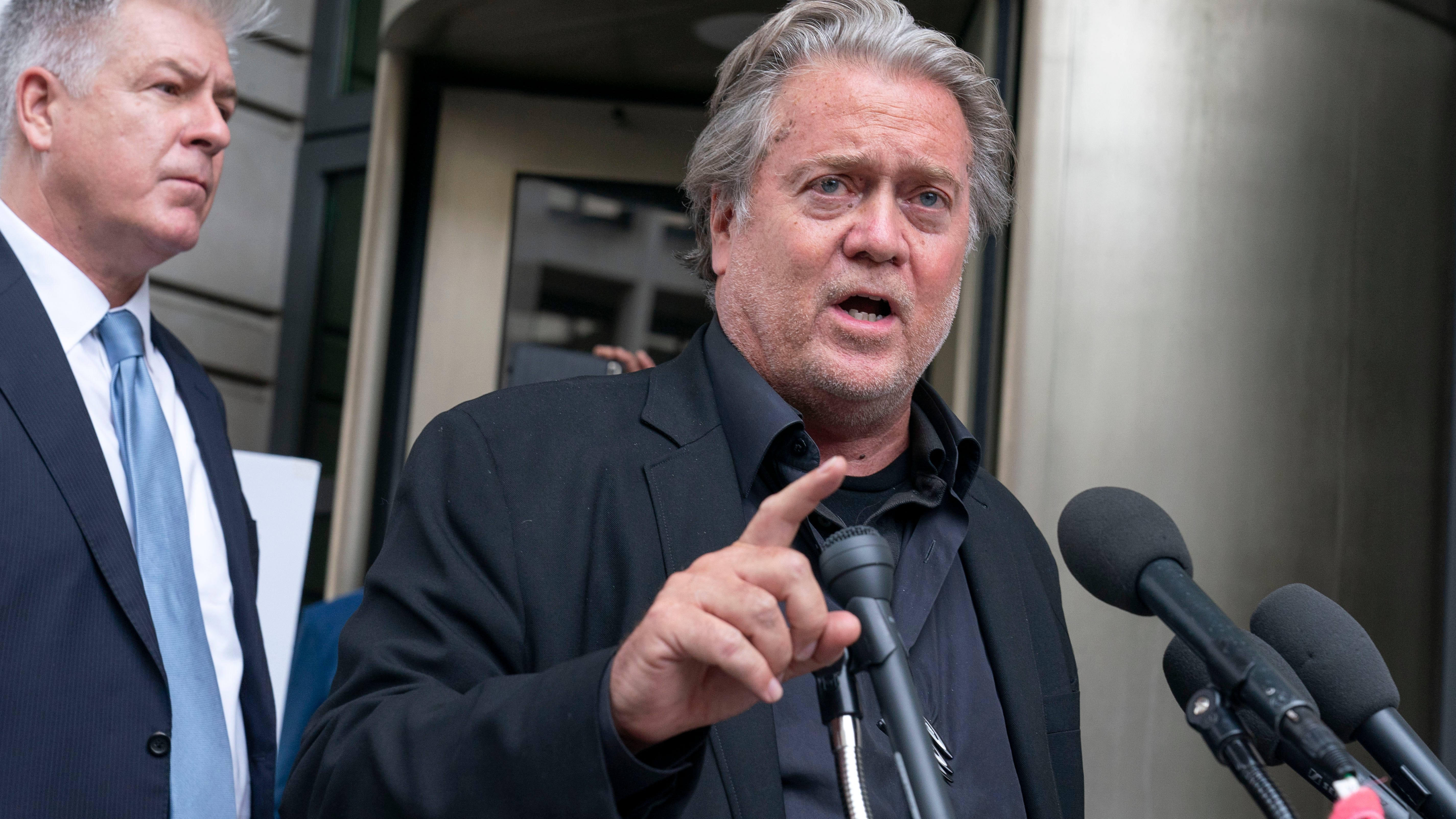 Steve Bannon's defense seeks acquittal then rests case