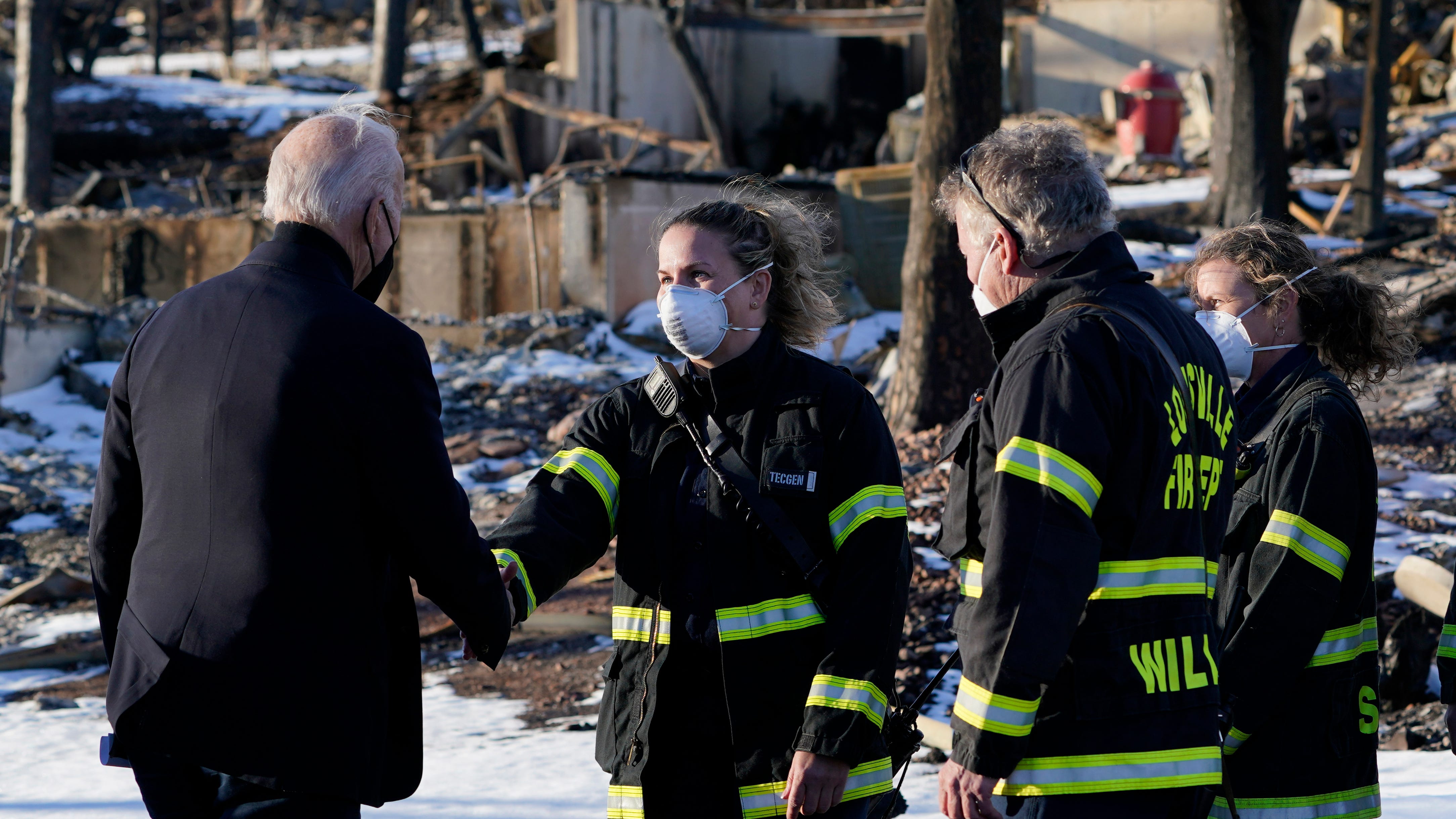 Biden surveys Colorado wildfire damage, comforts victims