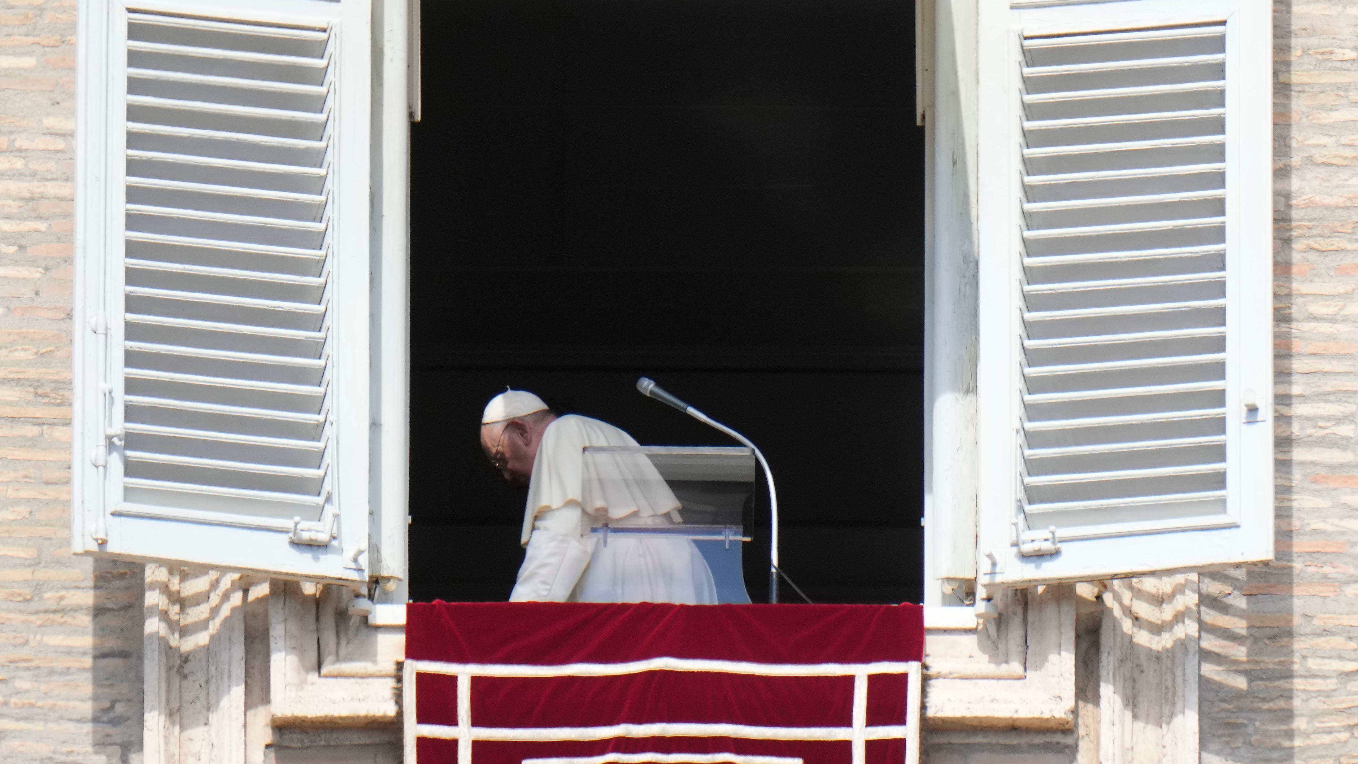 Pope warns of nuclear war risk; appeals to Putin on Ukraine