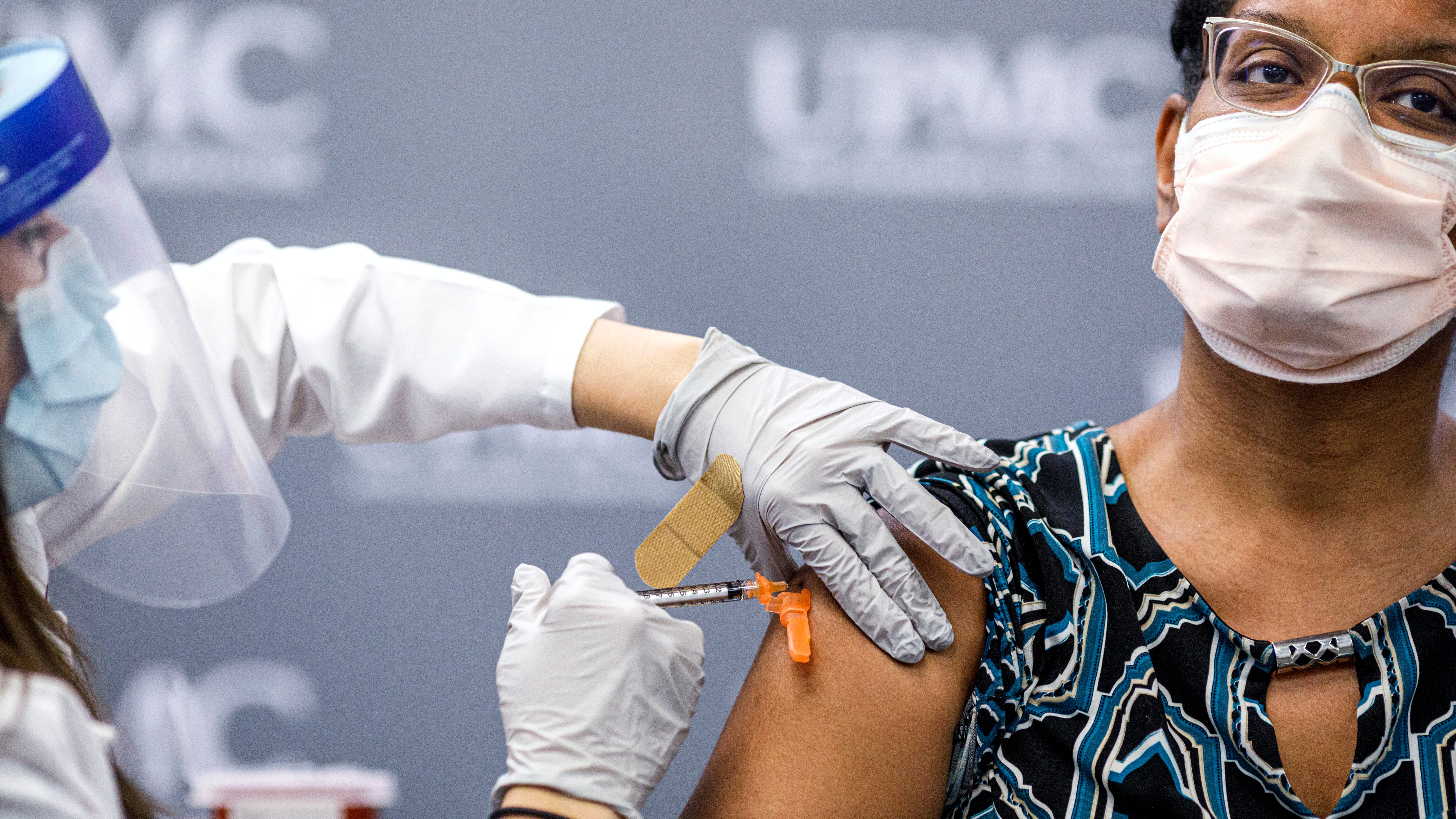 US shifts to speed vaccinations; won't hold back 2nd doses