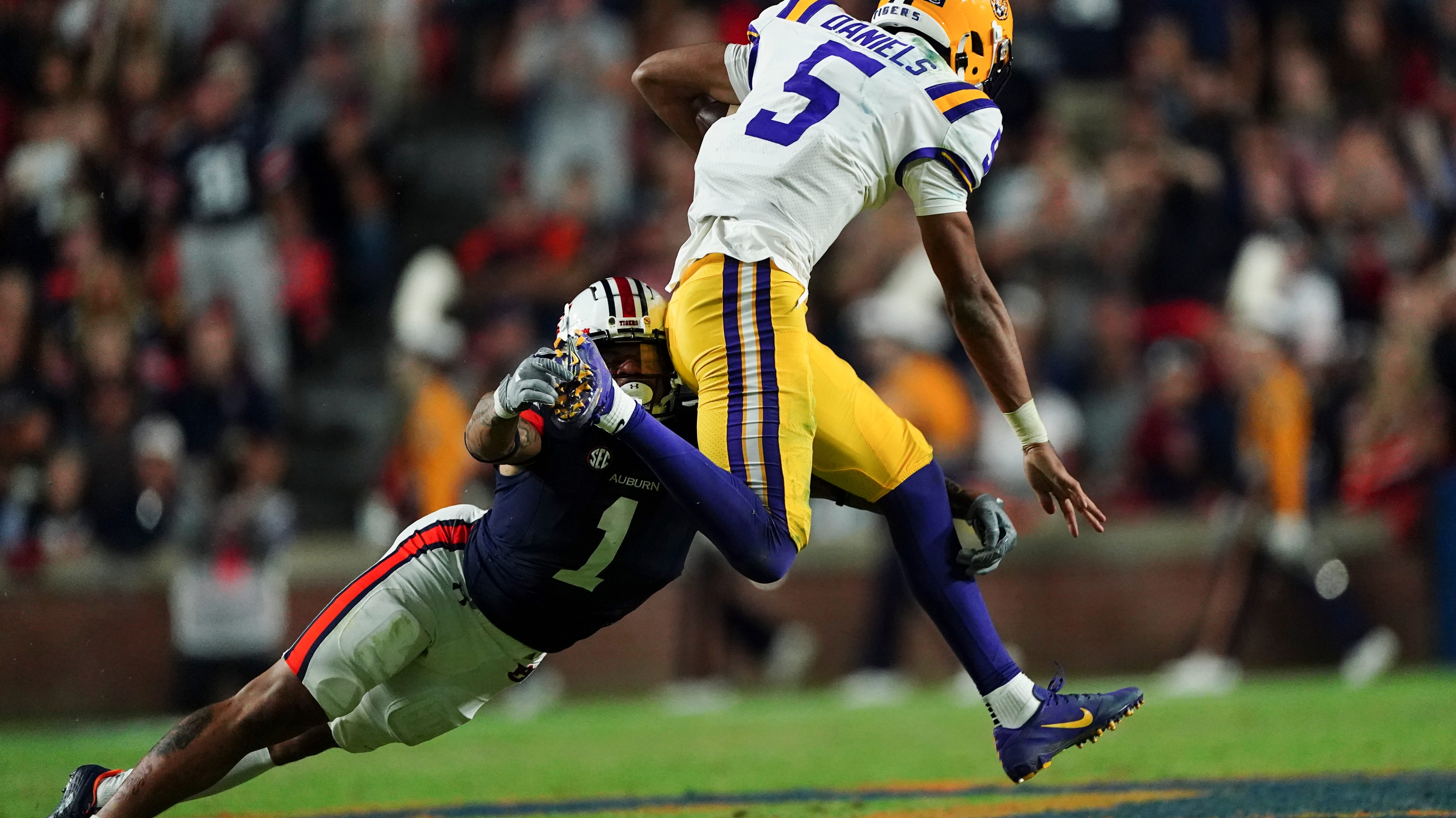 LSU rallies for 4th straight win, 21-17 over Auburn