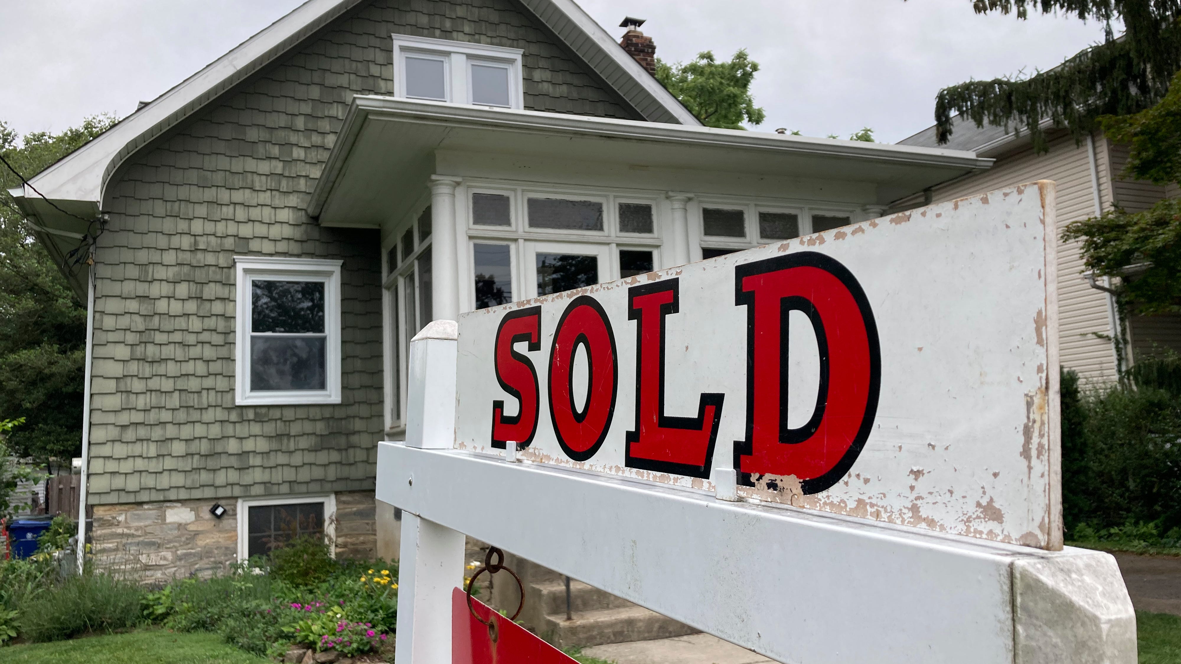 Average long-term US mortgage rates dip third week in a row