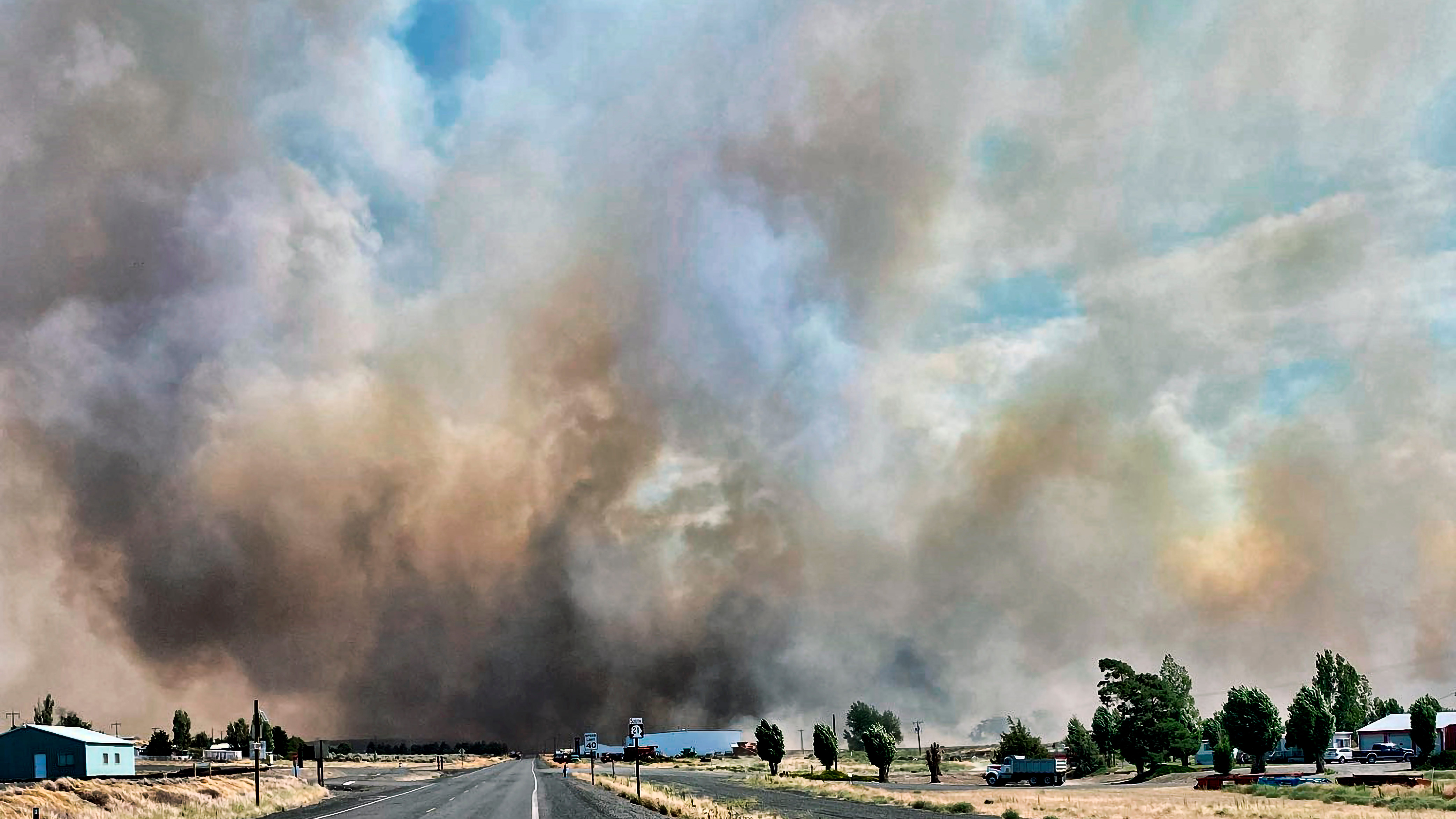 California crews make fire gains, Washington town evacuated