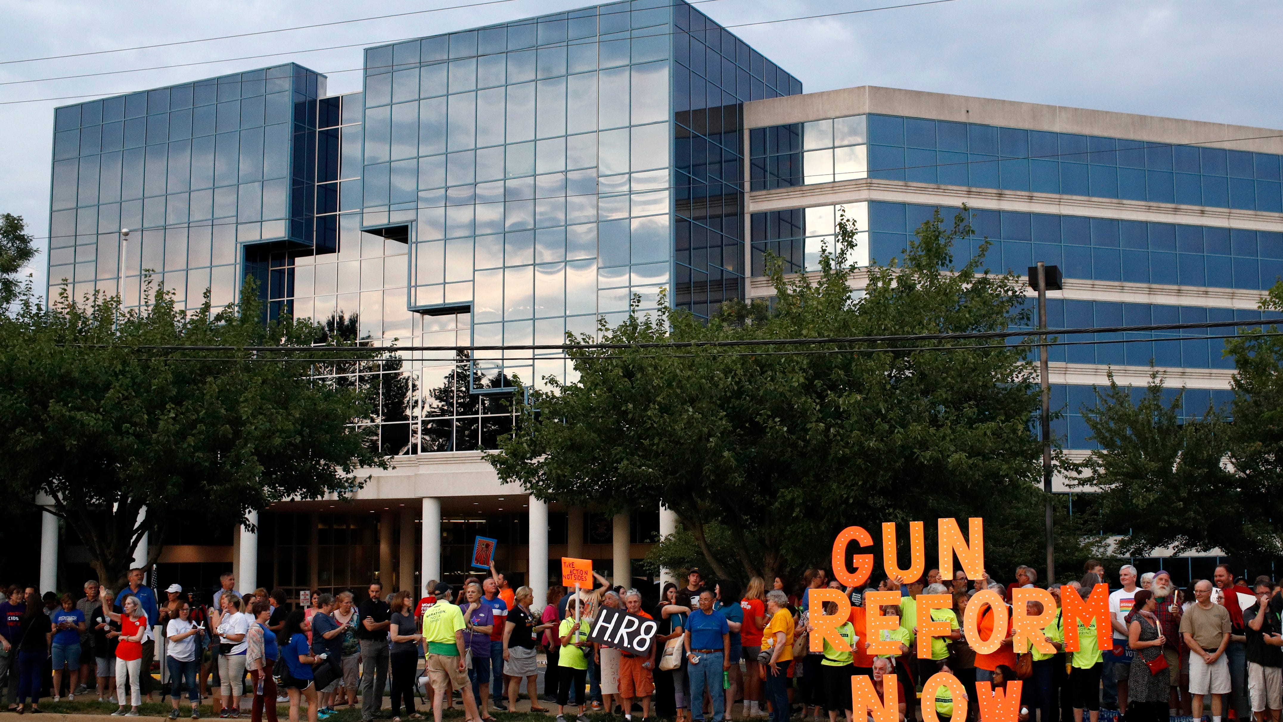 NRA's gun rights message not slowed by legal, money troubles