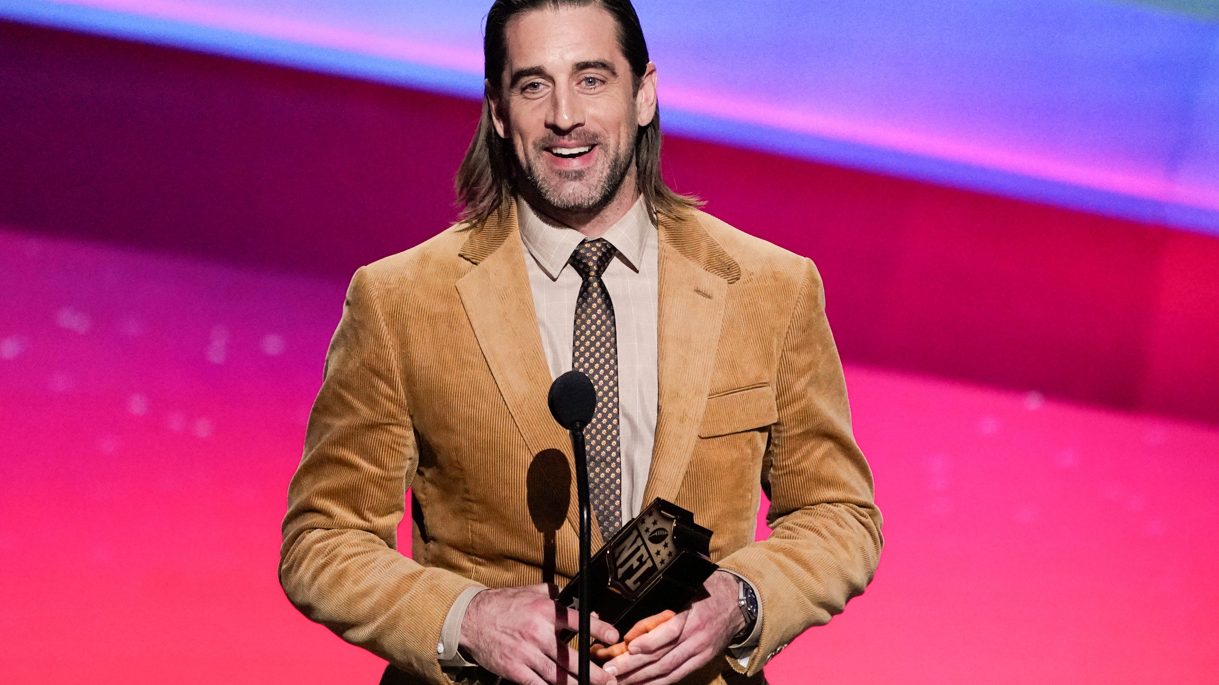 Packers QB Aaron Rodgers earns 4th MVP award, 2nd in a row