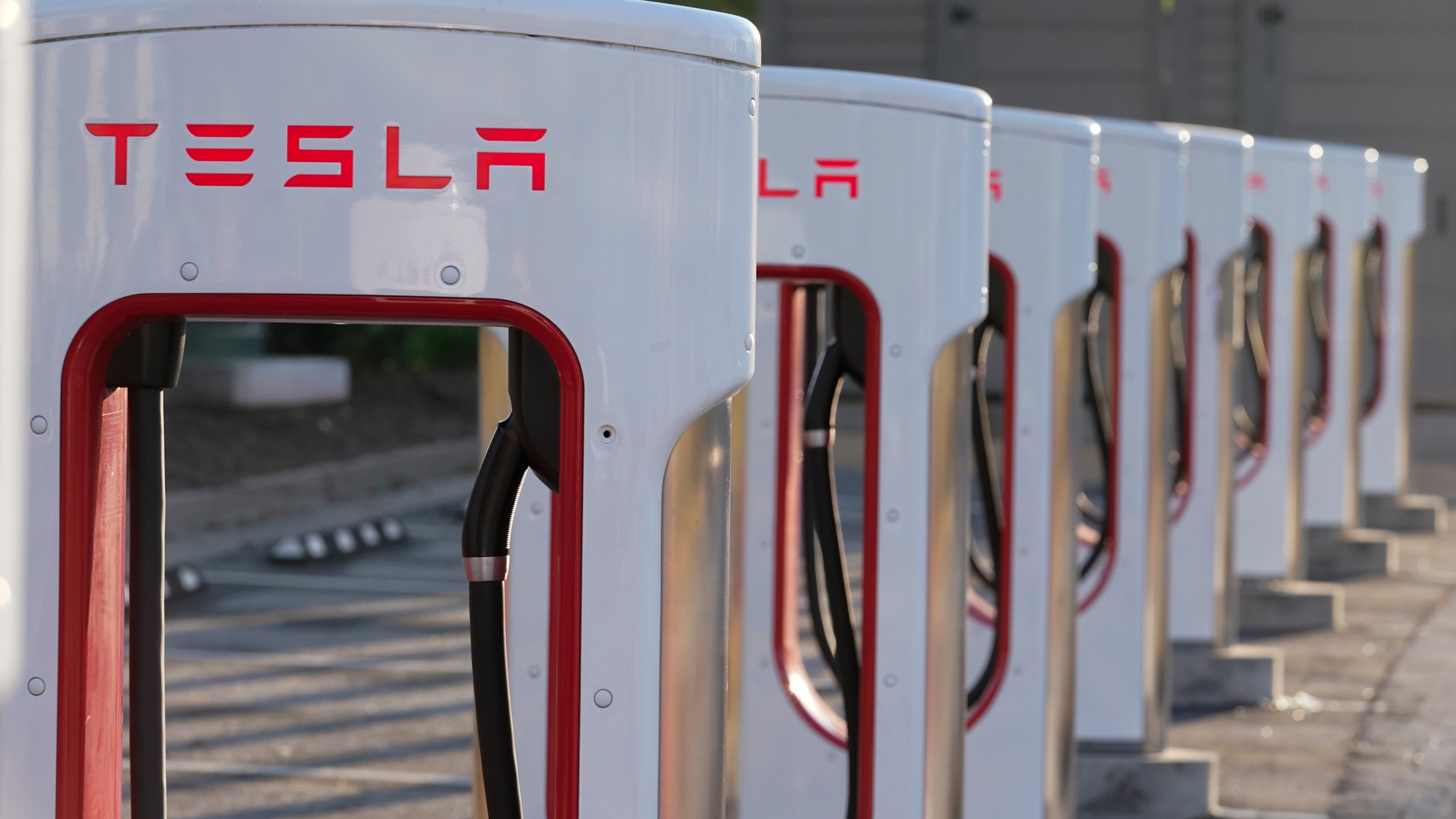 Tesla inks deal to get key battery component outside China