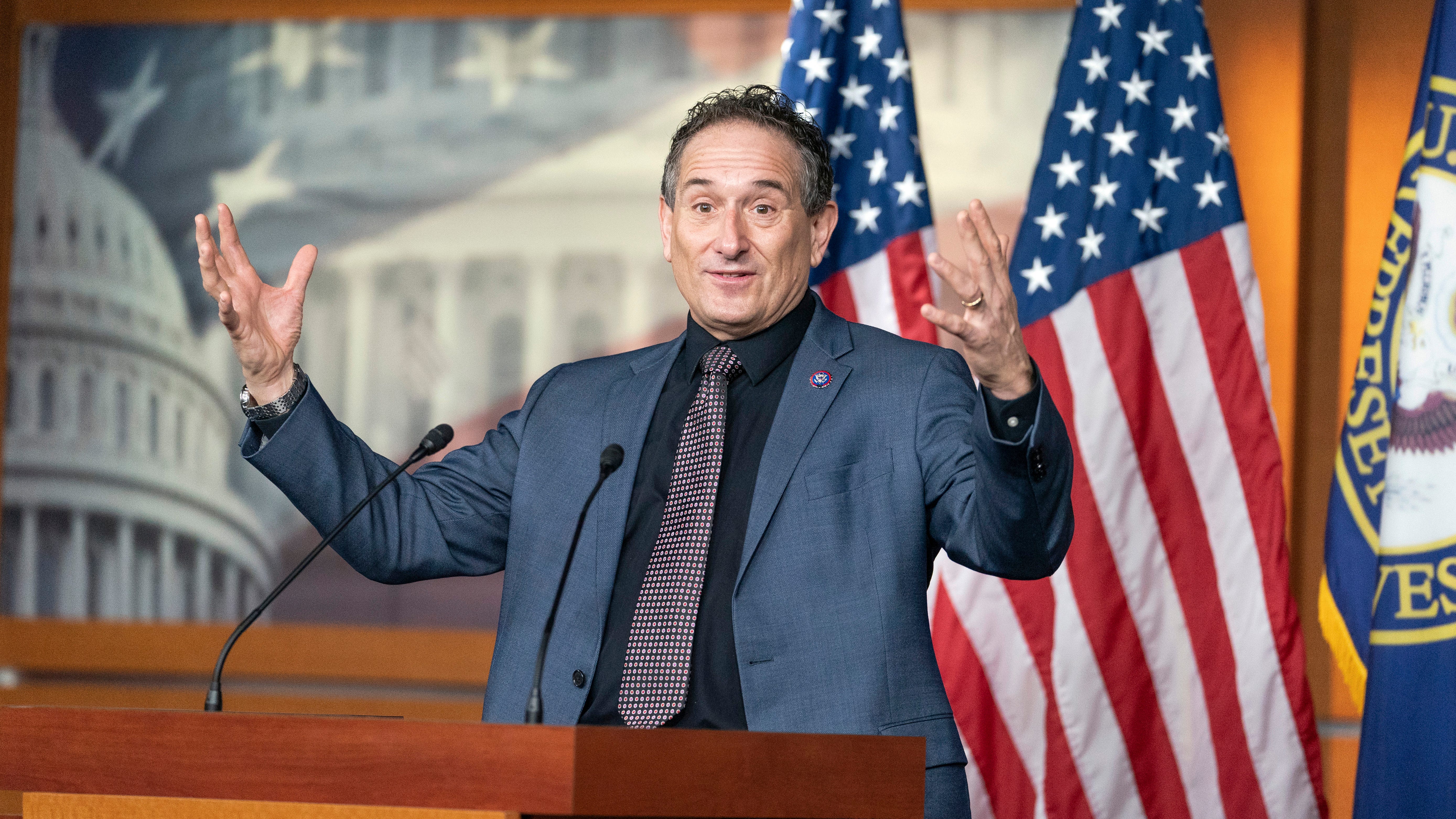 Democratic lawmakers begin effort to let staffs join a union