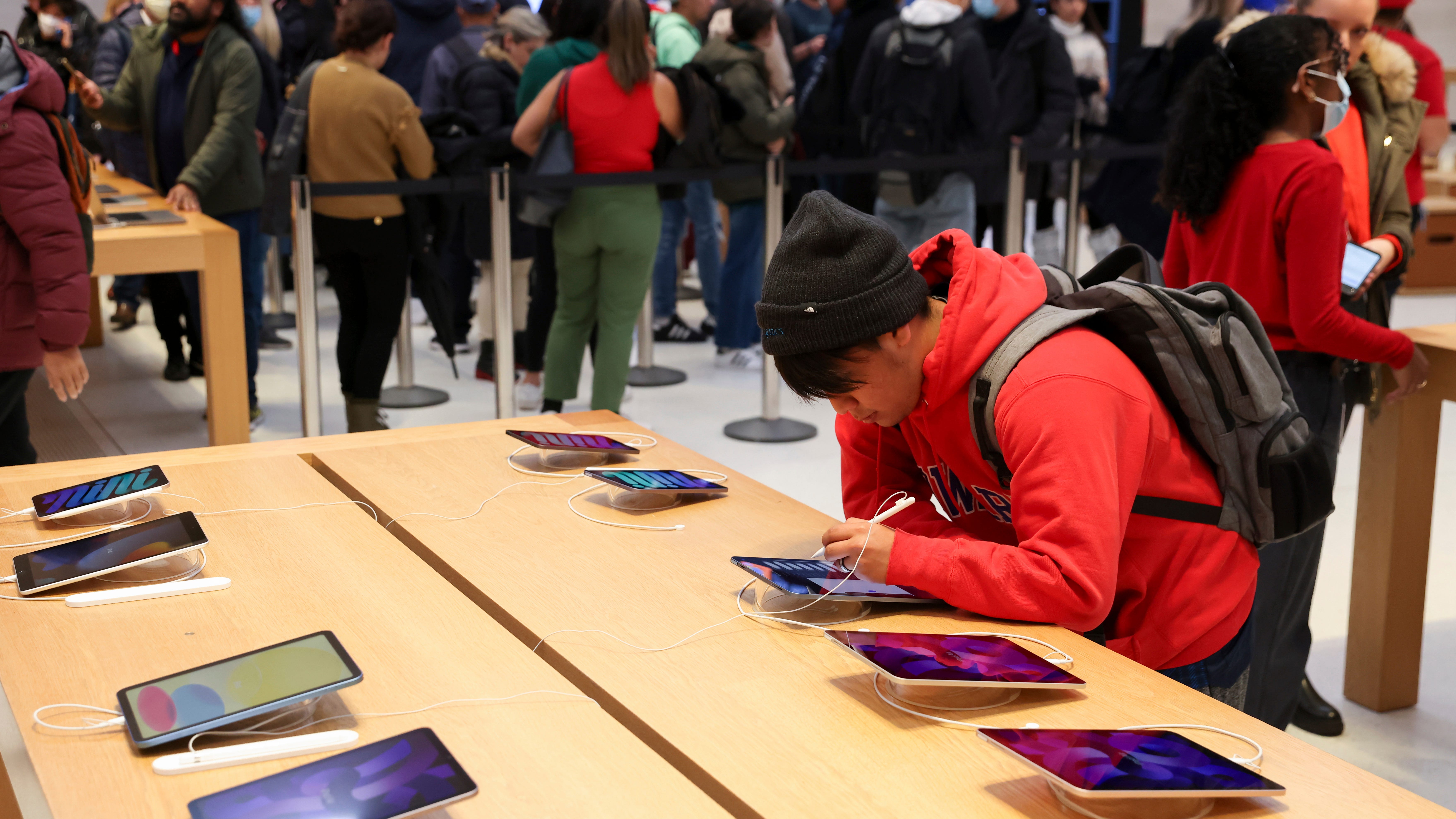 Inflation hovers over shoppers seeking deals on Black Friday
