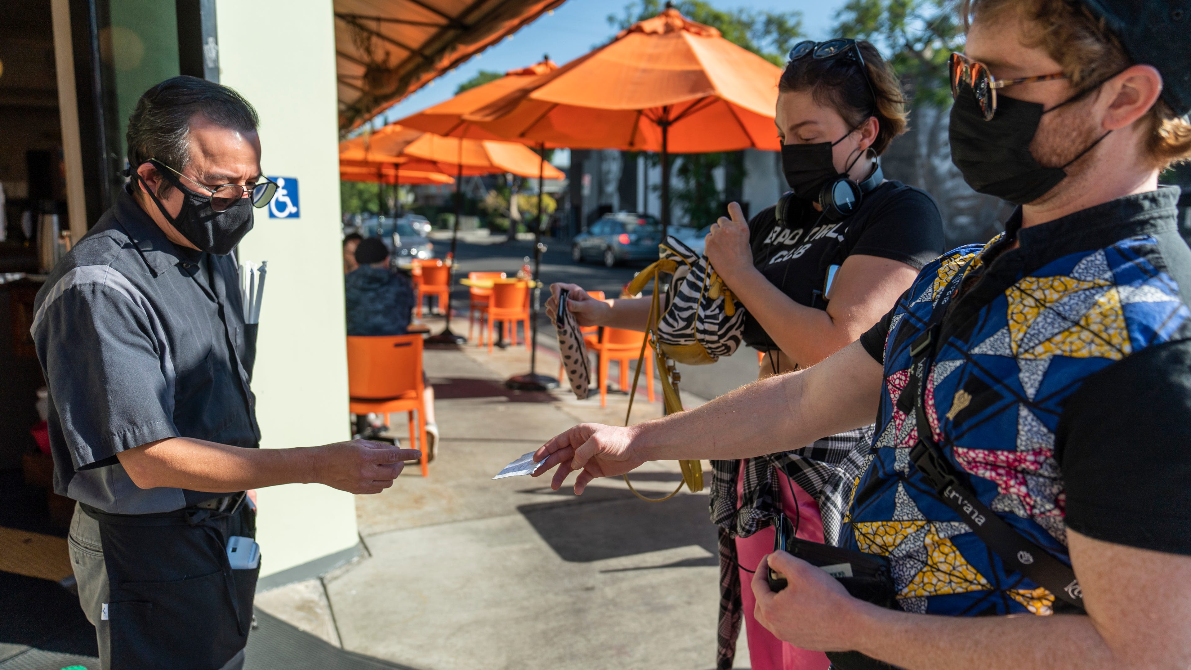 Los Angeles considers ending vaccine verification mandate