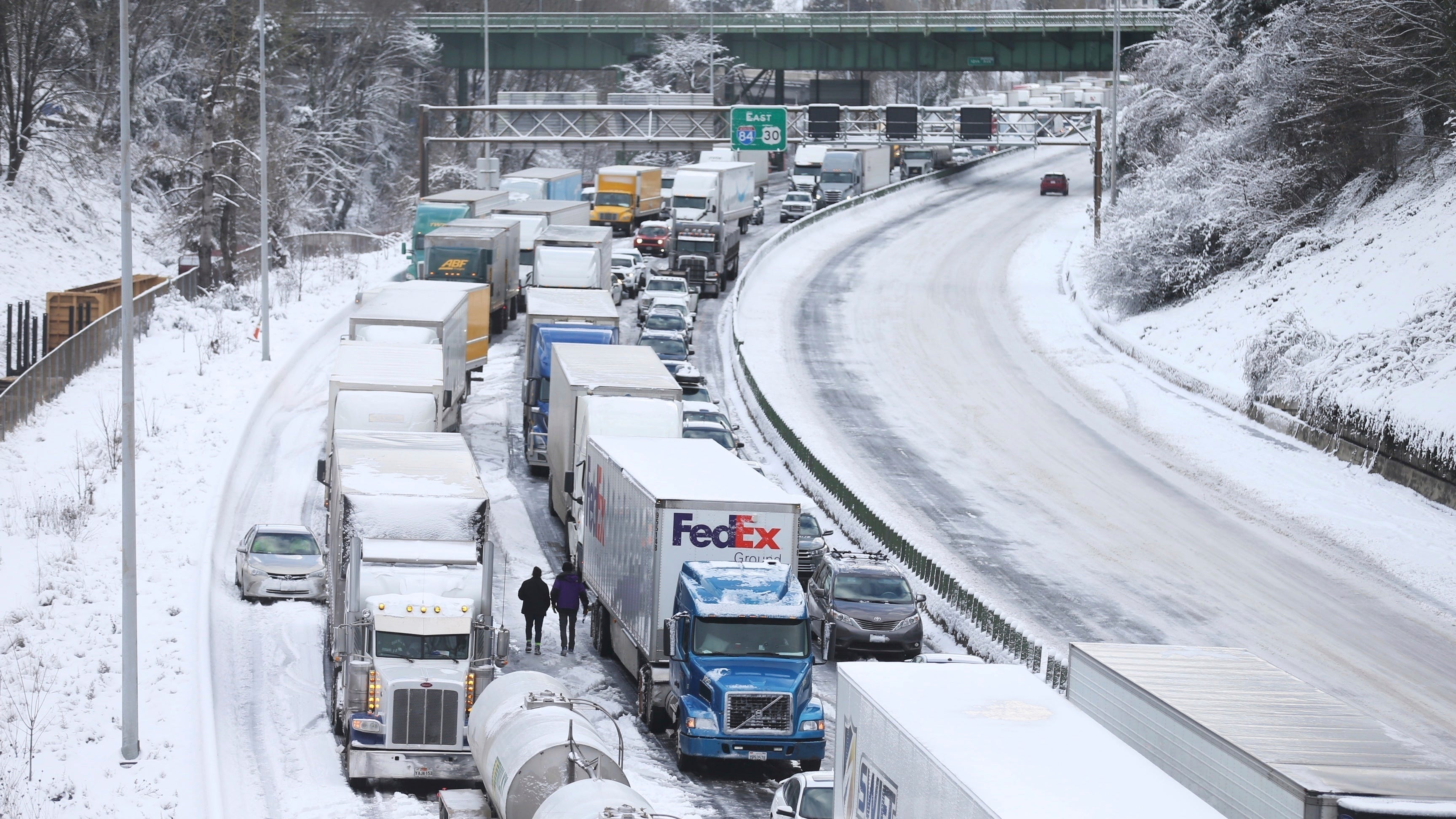 Clima invernal causa caos en EEUU