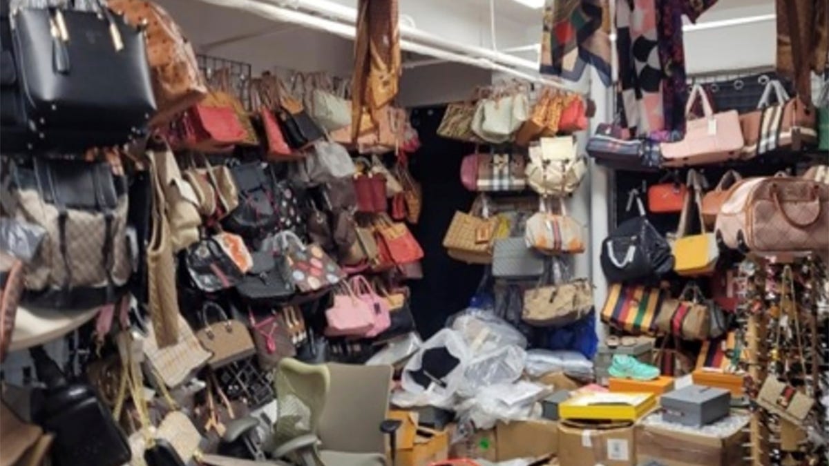 Realizan en NY el mayor decomiso de productos de imitación en la historia de EEUU