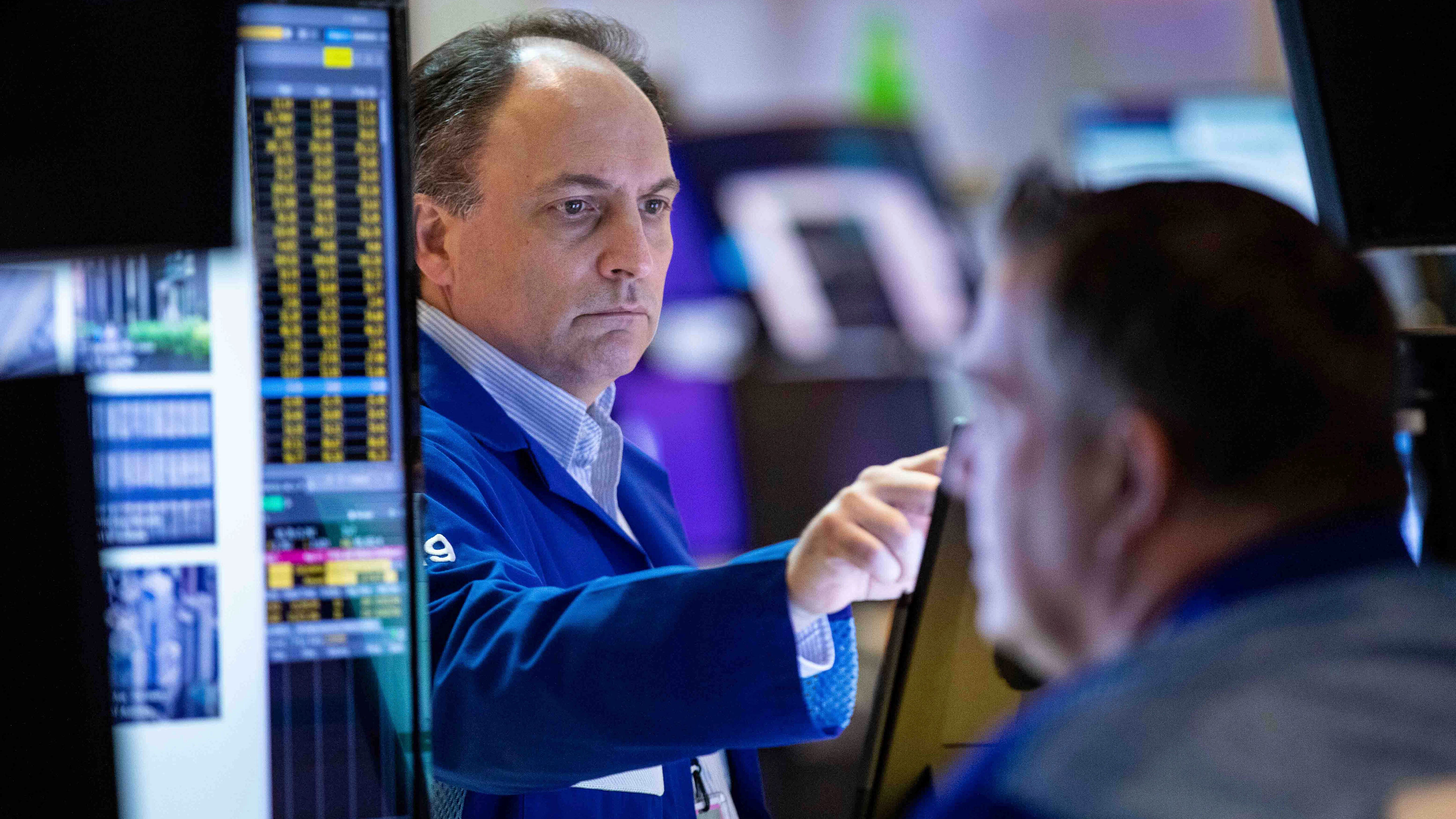 US stocks fall; investors eye Elon Musk's offer for Twitter