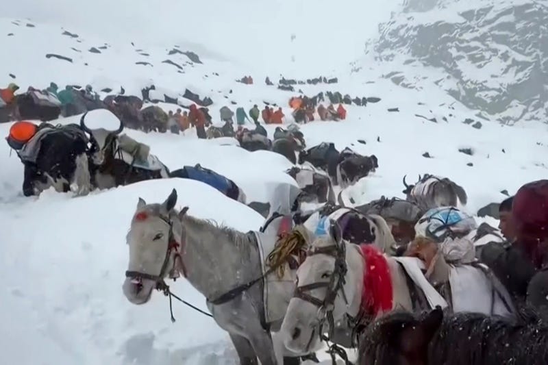 China Everest Hikers Trapped