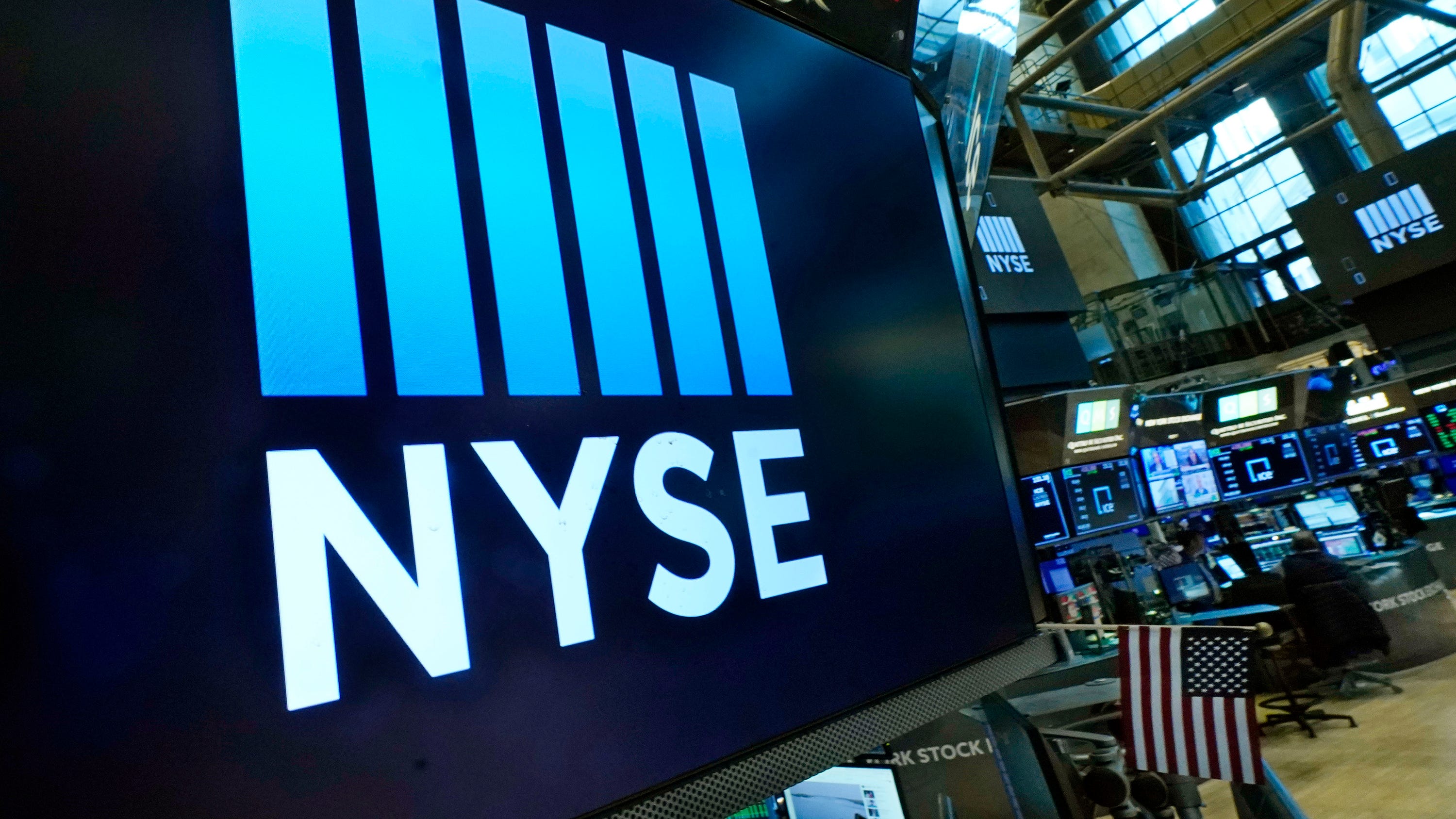 Wall Street headed for 4-week streak of gains