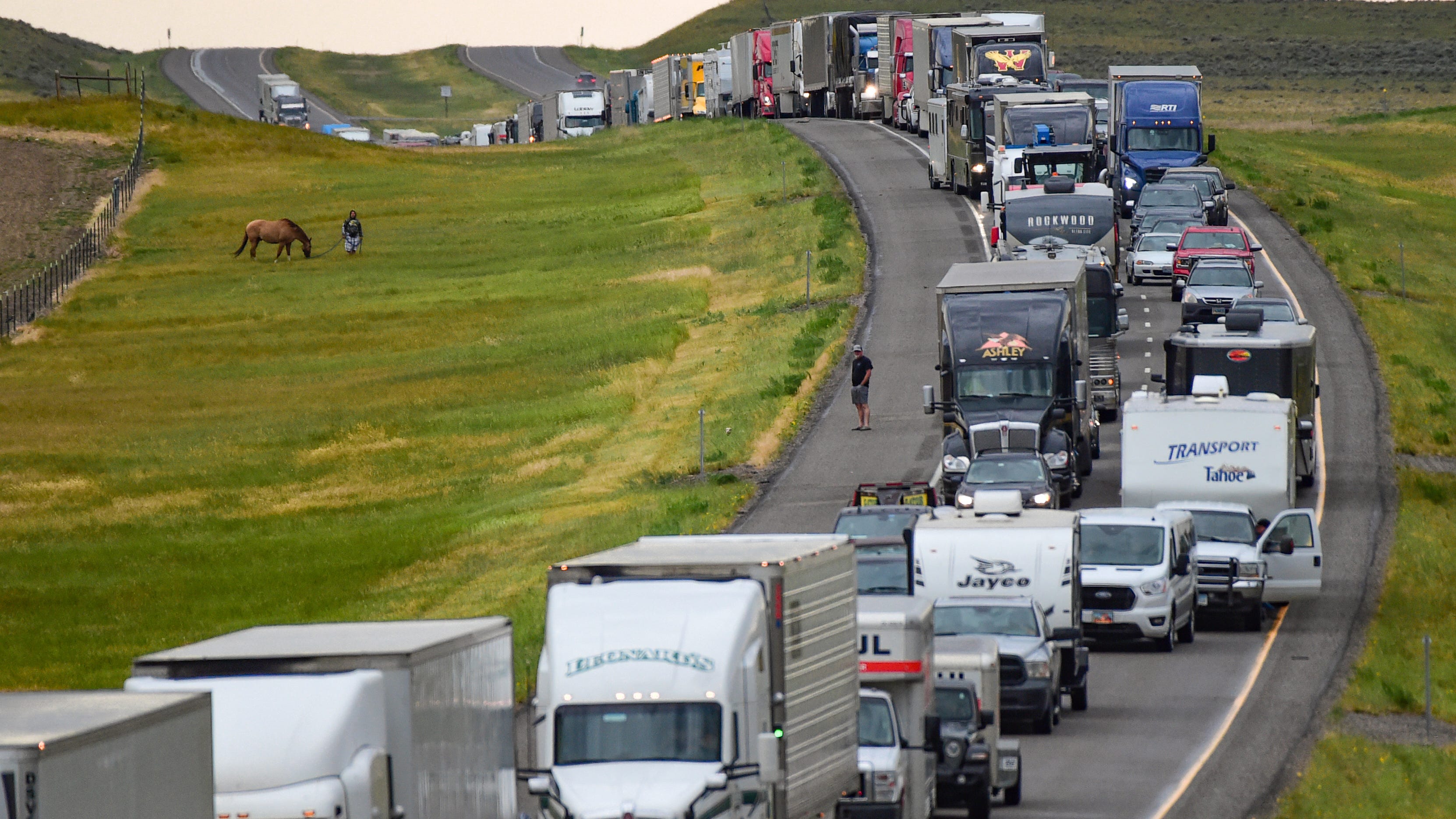 Toddler, 2 more kids among 6 killed in Montana highway crash