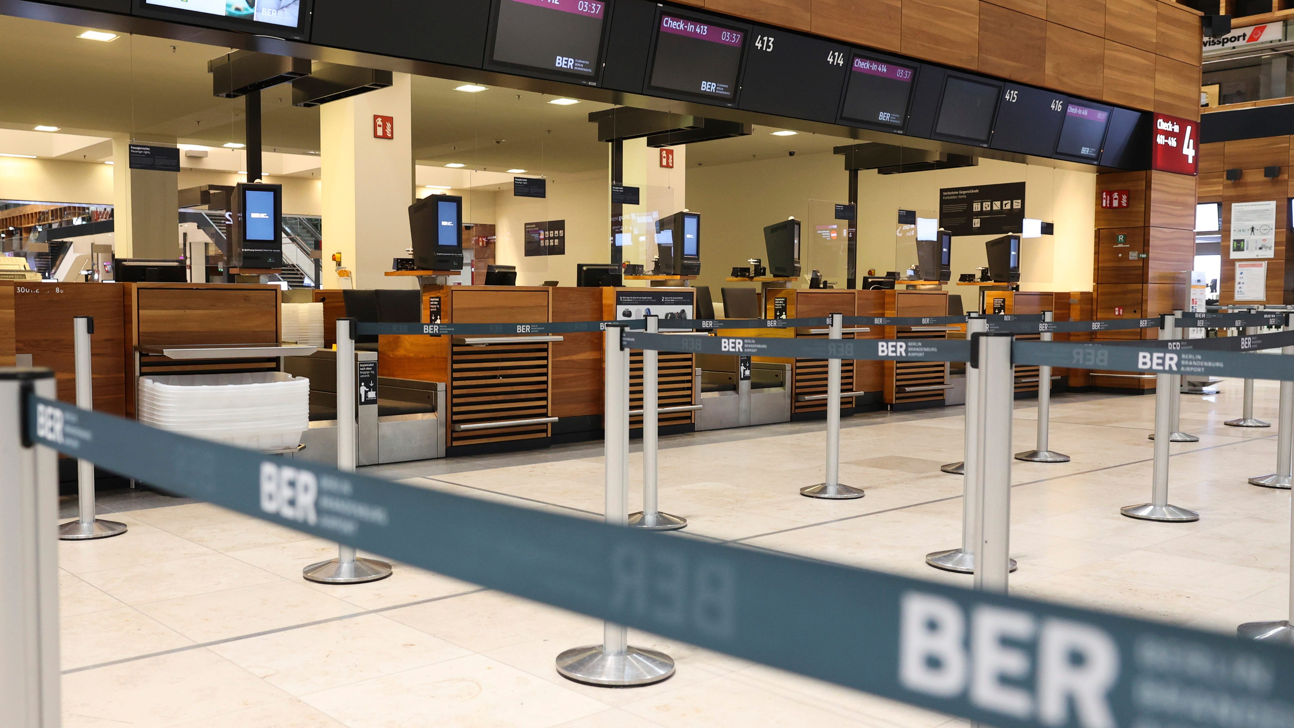 Airport strikes lead to cancellations in Berlin, Hamburg