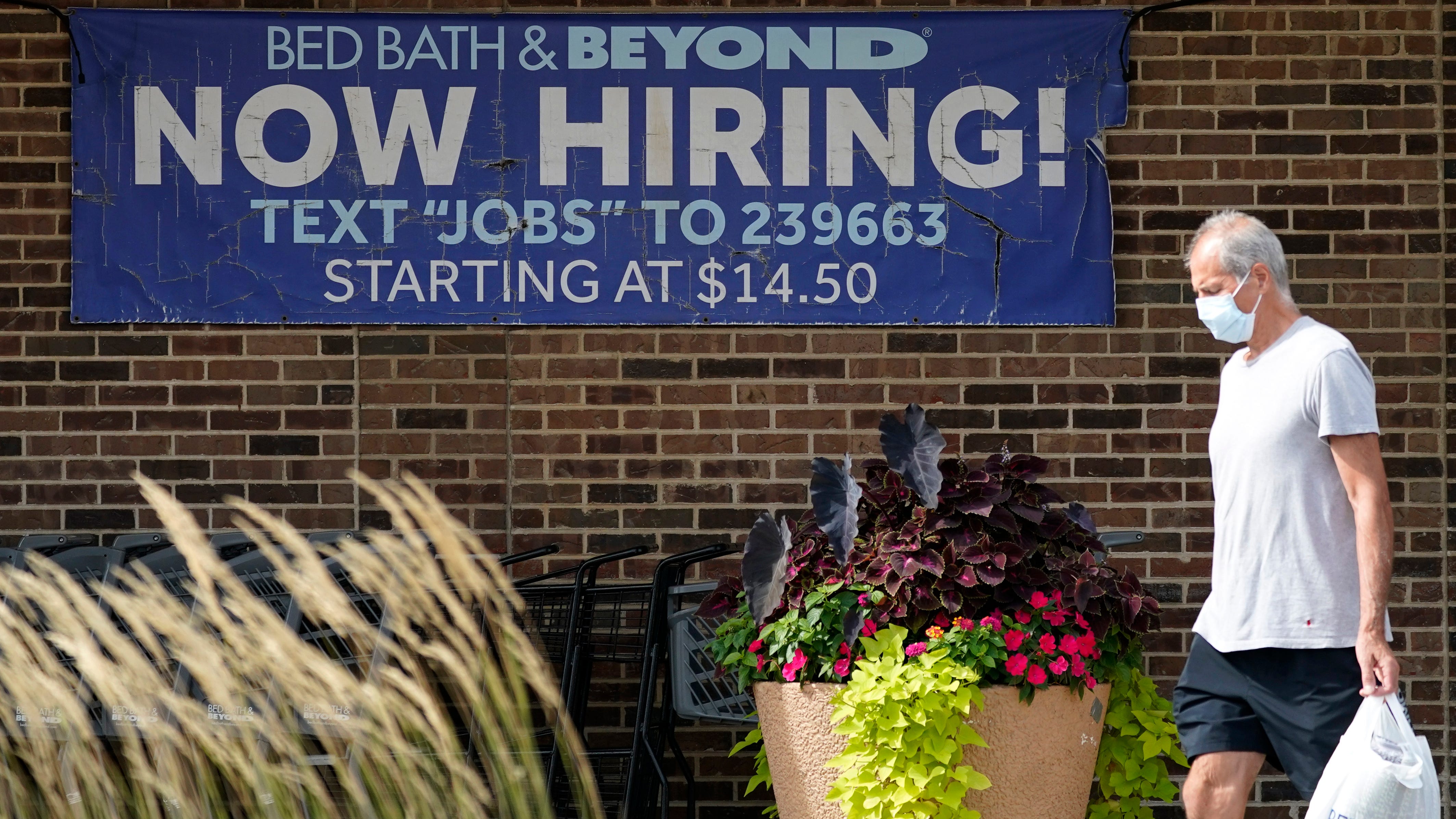 Job openings hit 10.7M despite Fed attempts to cool economy