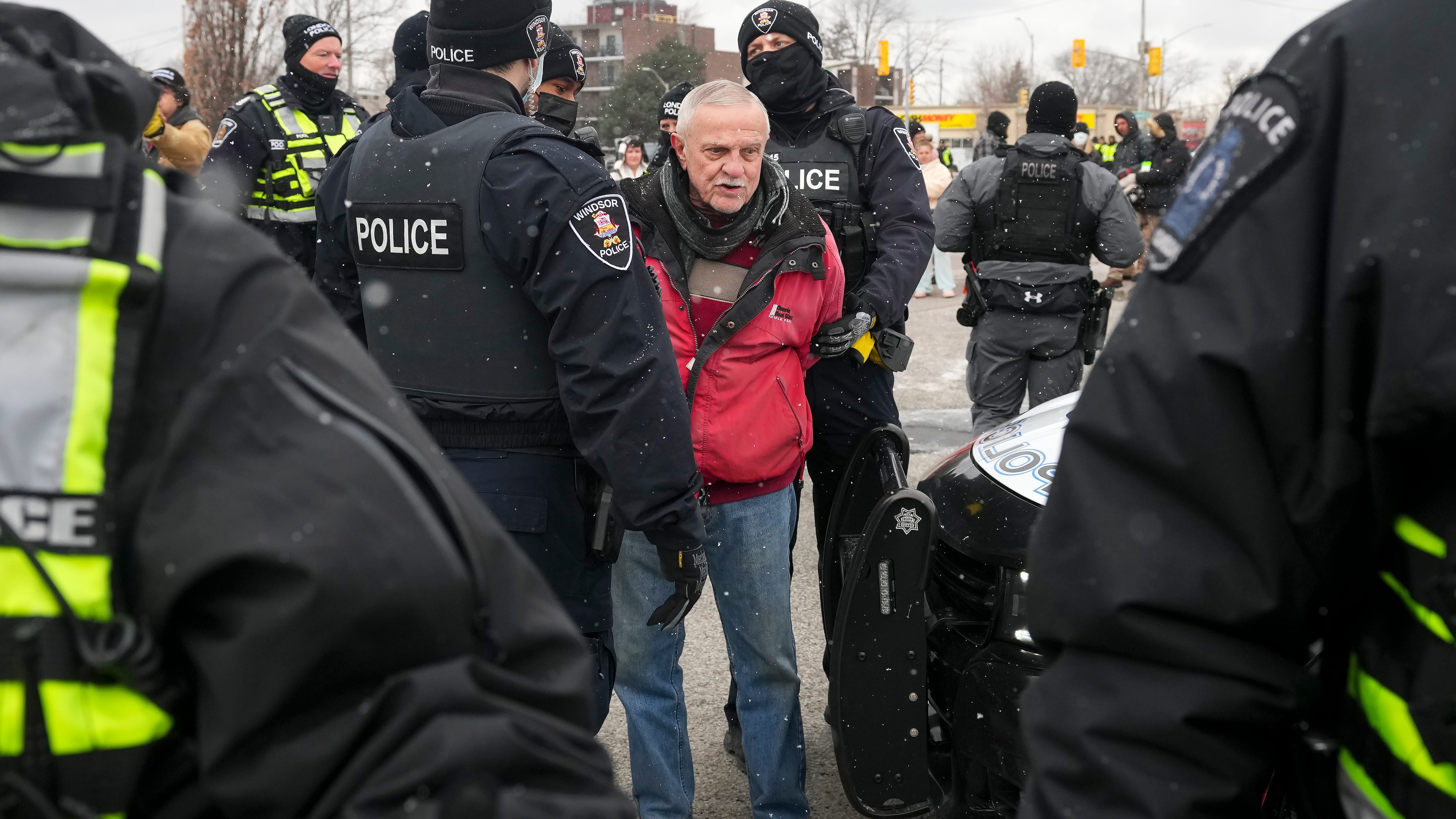 Police arrest protesters who remained at US-Canada bridge