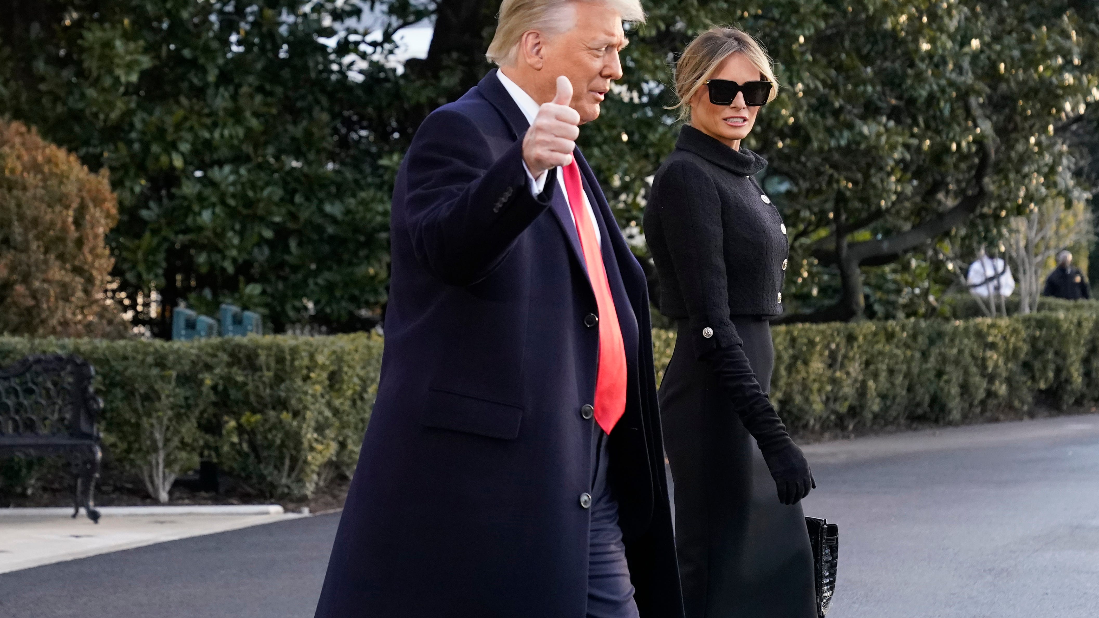 Networks stick with Trump in his unusual goodbye speech