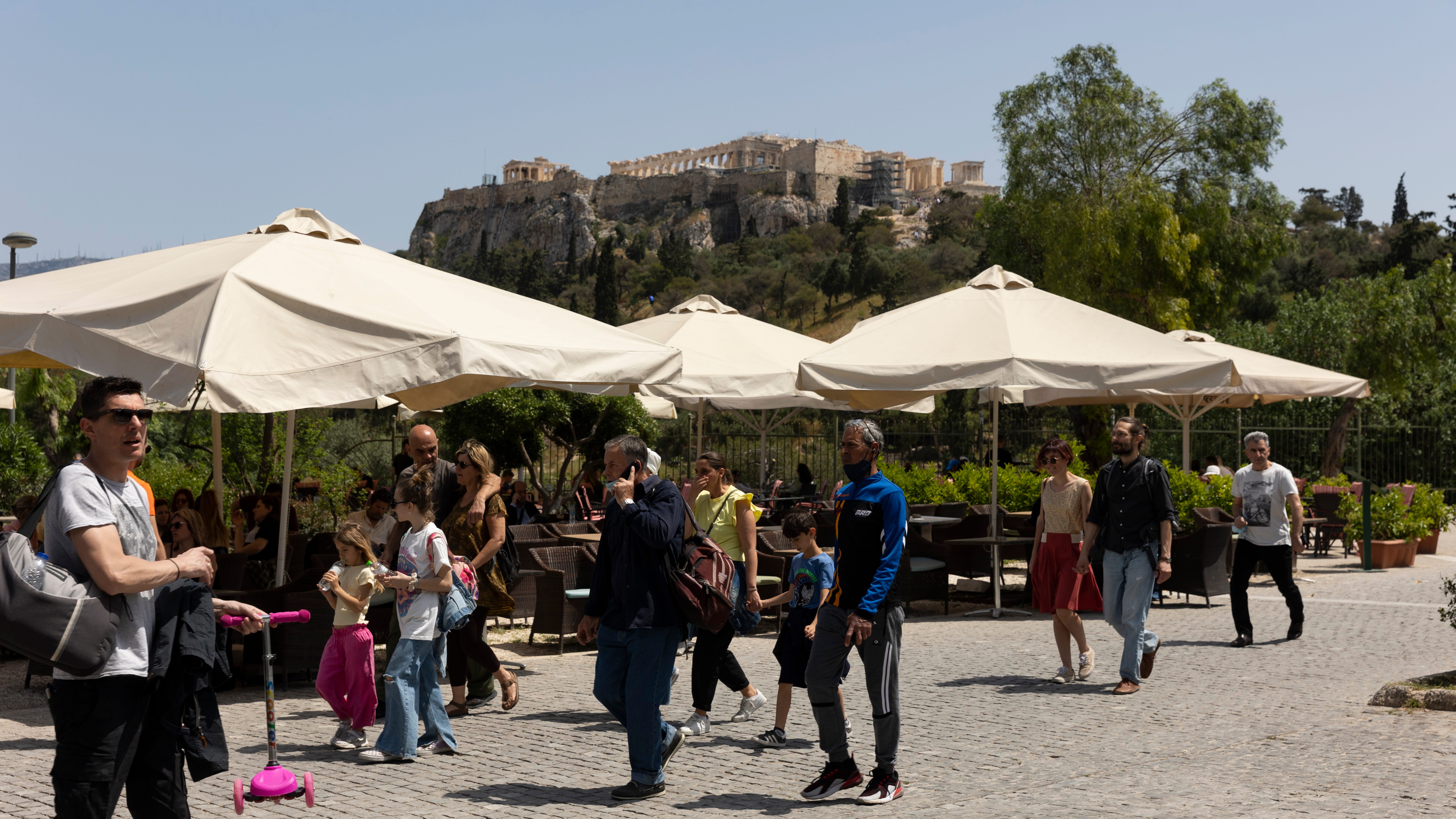 Tourists, rejoice! Italy, Greece relax COVID-19 restrictions