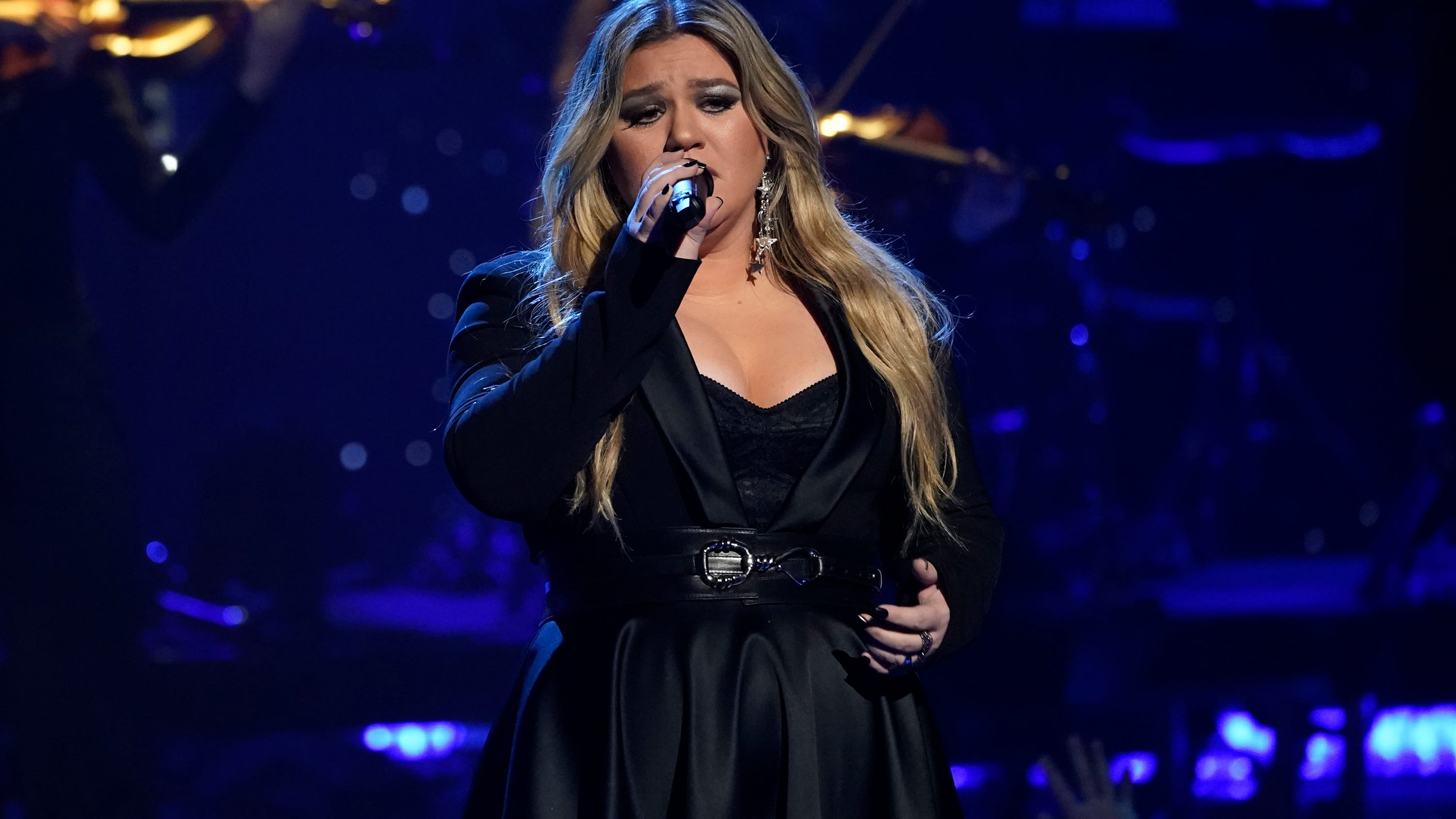 Kelly Clarkson responds to report accusing her daytime talk show of being a toxic workplace