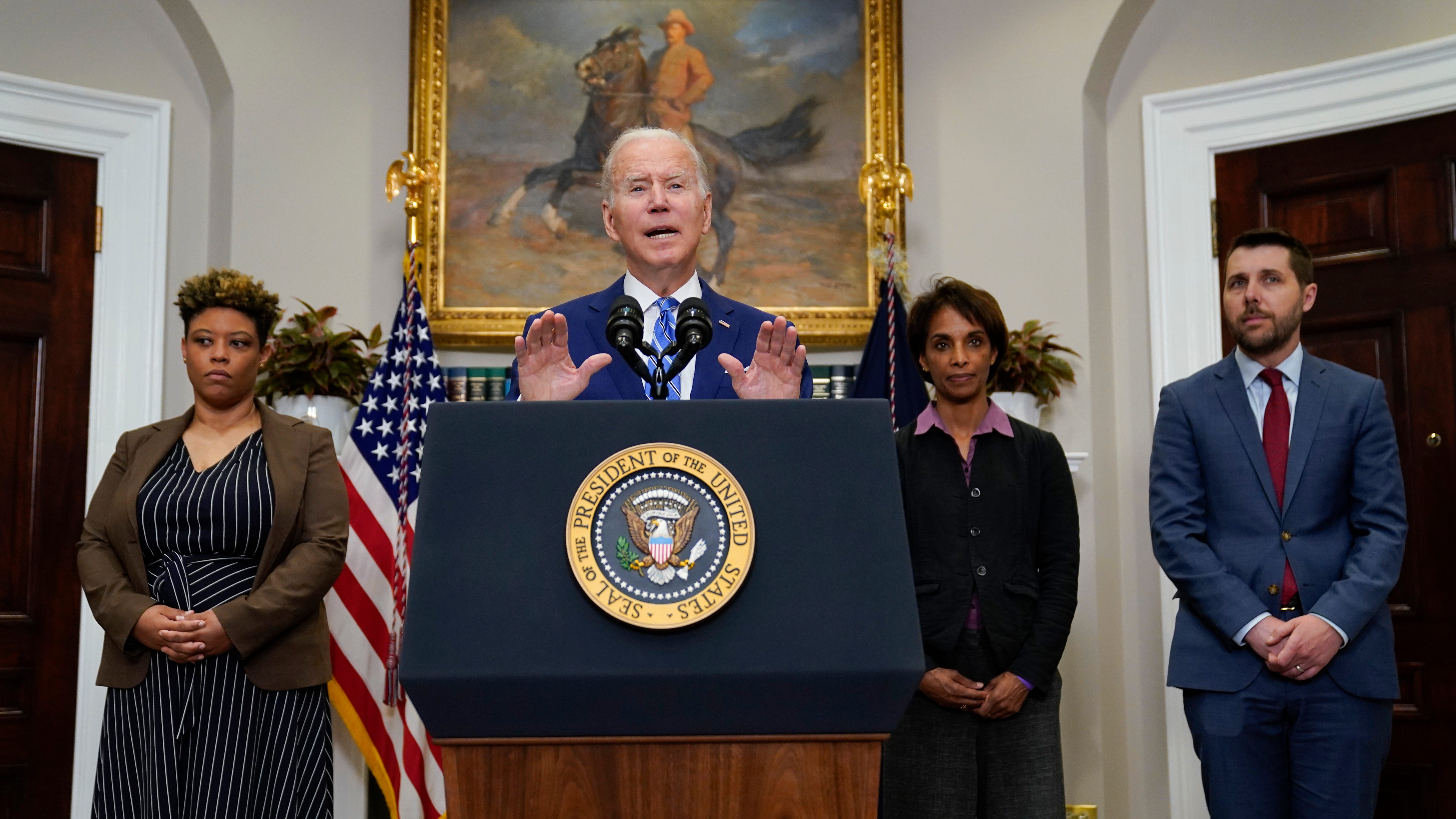 Biden showcases deficit progress in bid to counter critics 